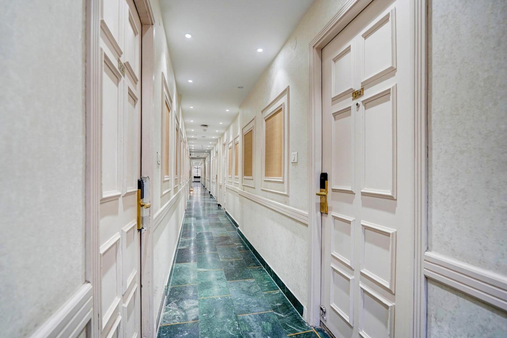 Townhouse Jageer Palace Near Mayapuri Chowk New Delhi