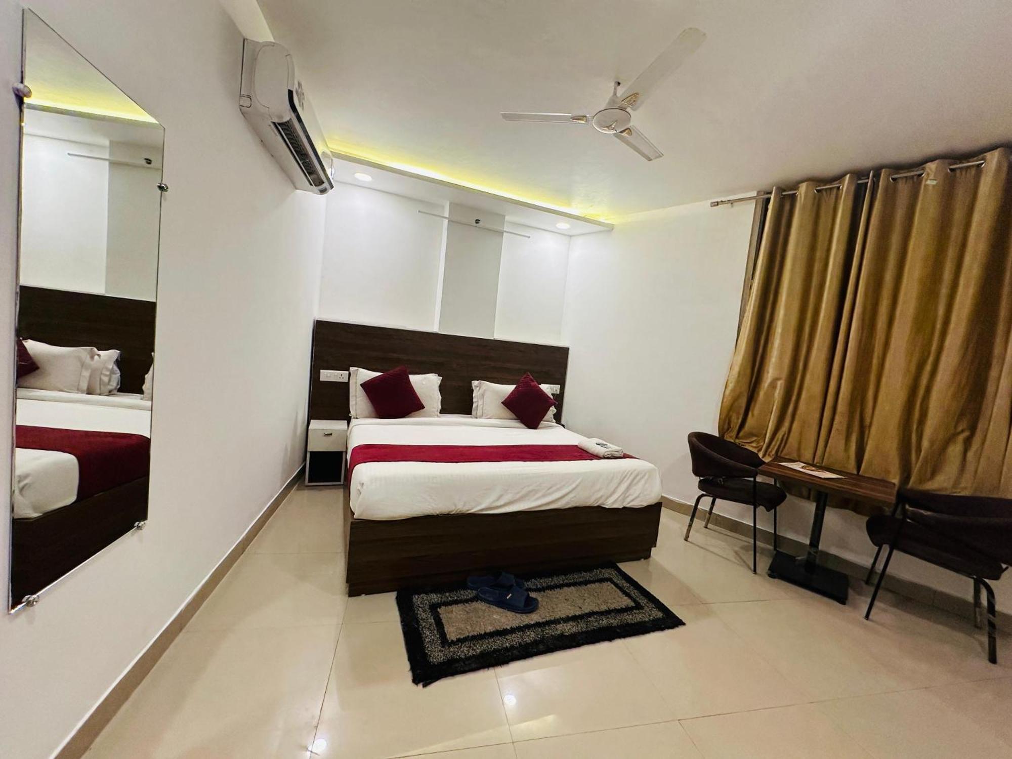 Hotel The Flight Path 3*