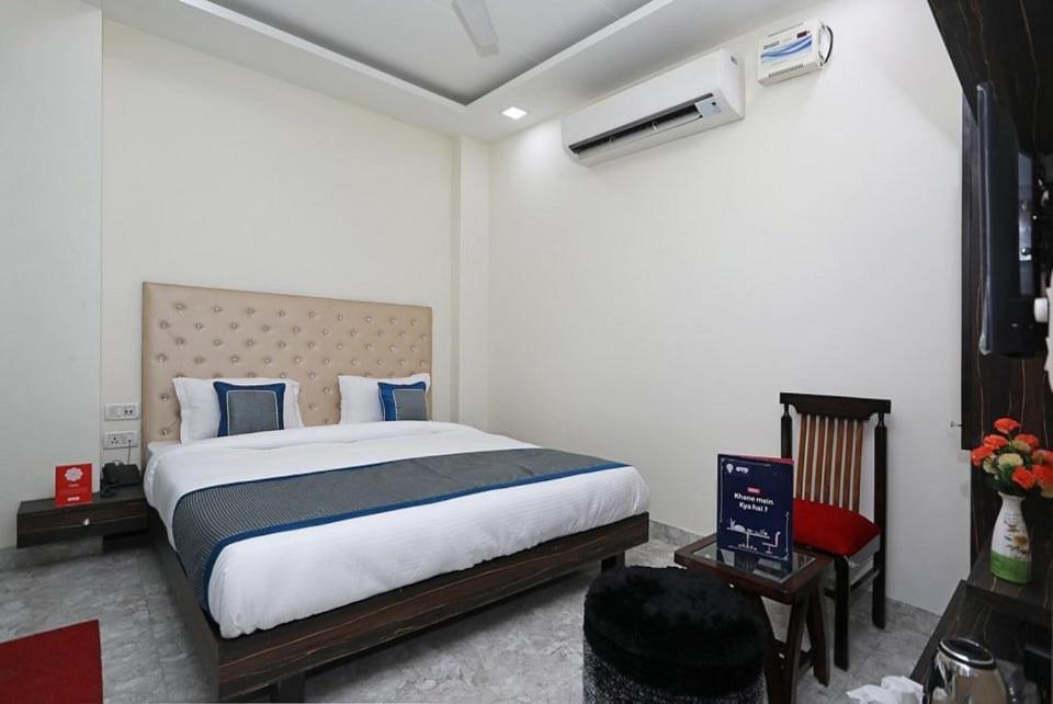Hotel Season Grand Couple Friendly Pitampura Metro Station 3*