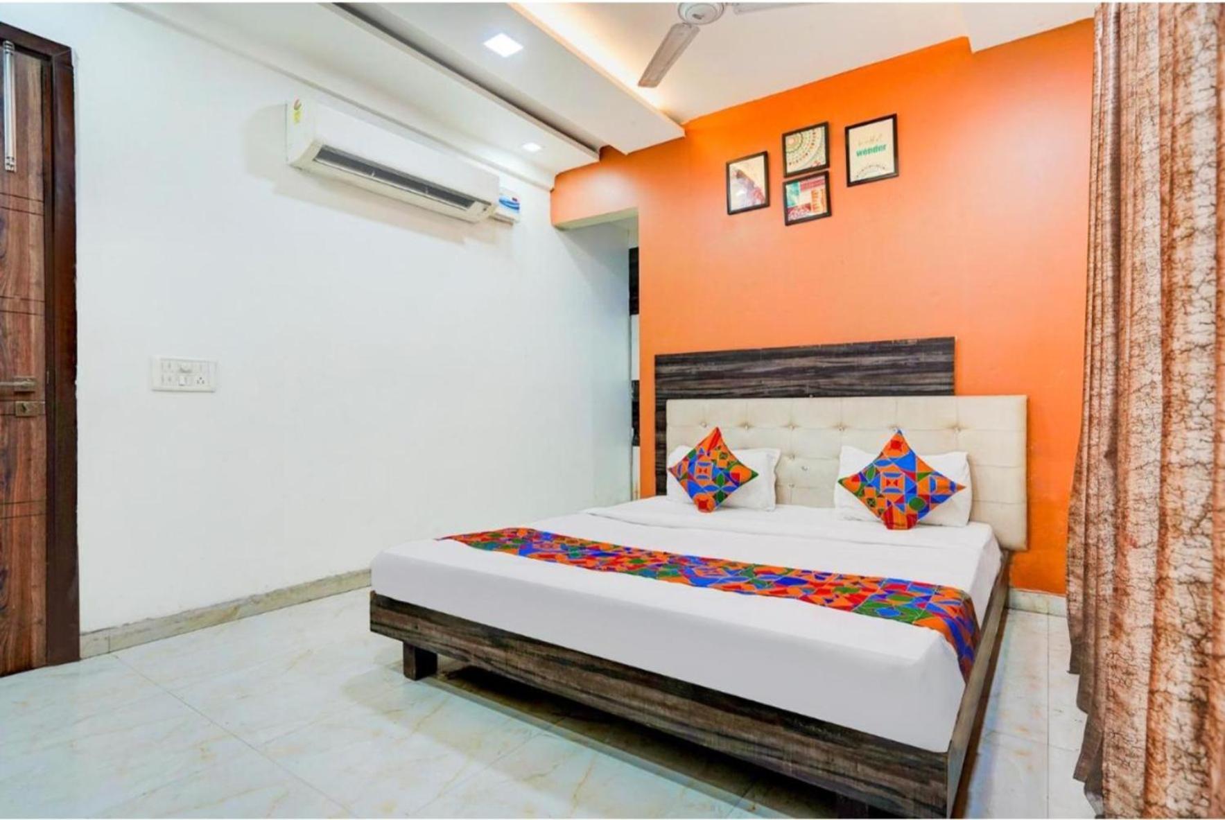 Hotel Season Grand Couple Friendly Pitampura Metro Station