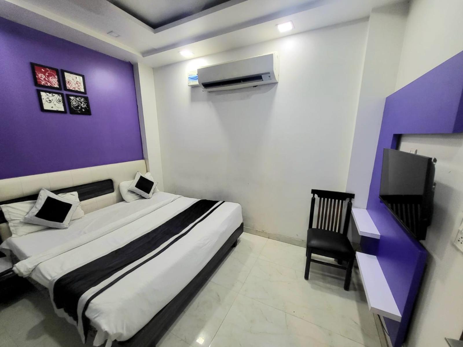Hotel Season Grand Couple Friendly Pitampura Metro Station