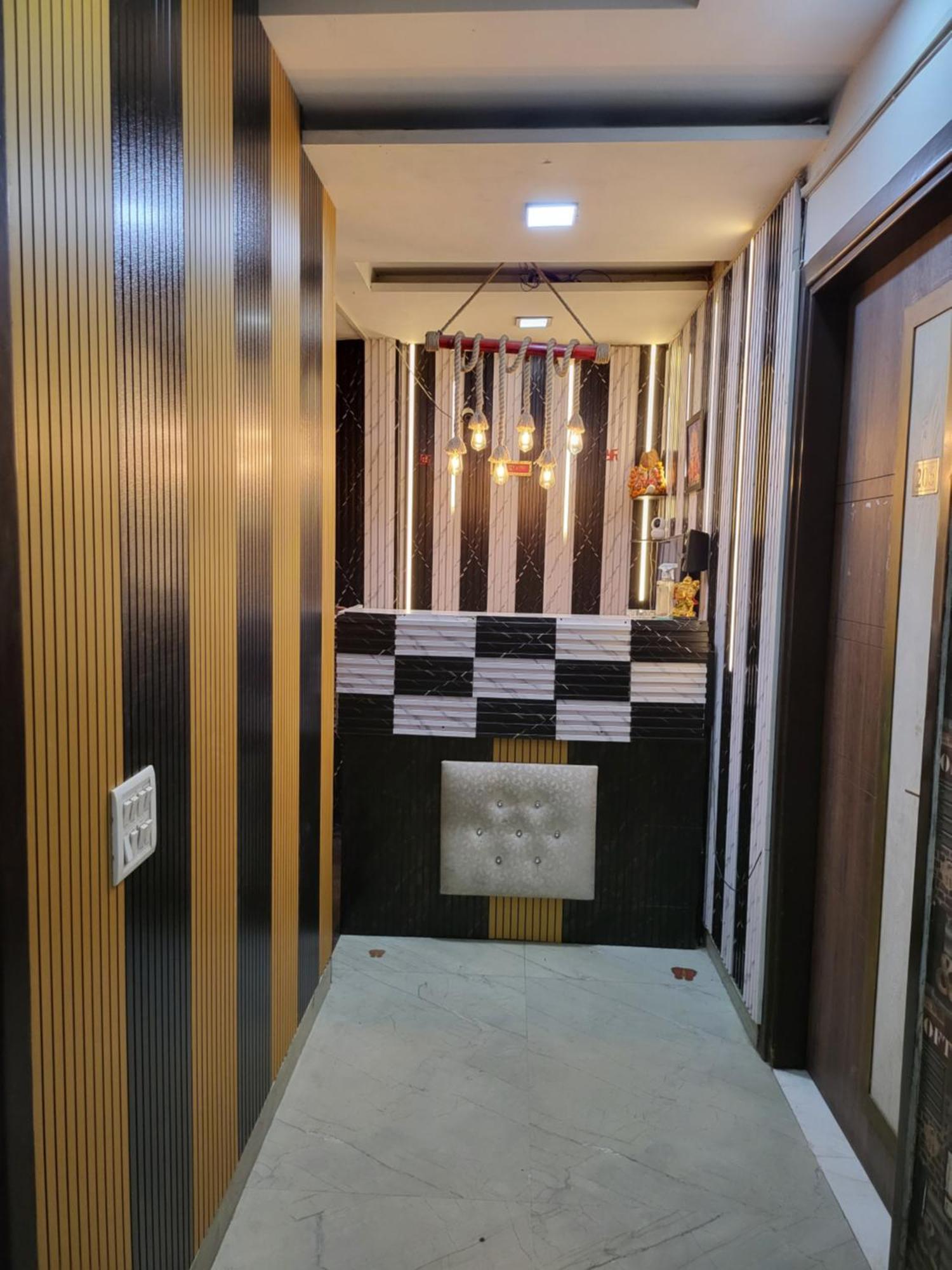 Season Grand Couple Friendly Pitampura Metro Station Hotel 3*