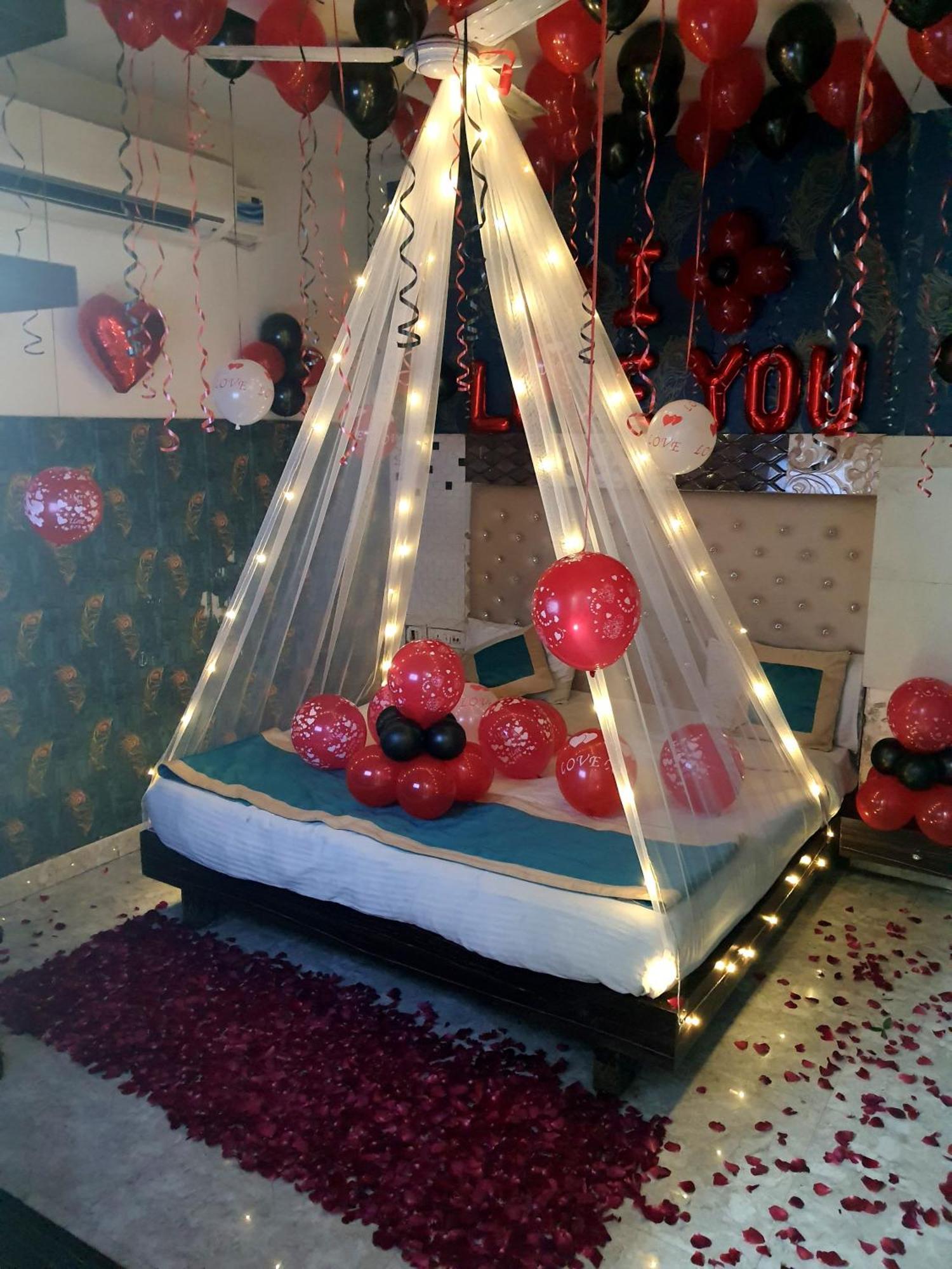 Hotel Season Grand Couple Friendly Pitampura Metro Station Delhi (National Capital Territory of India)