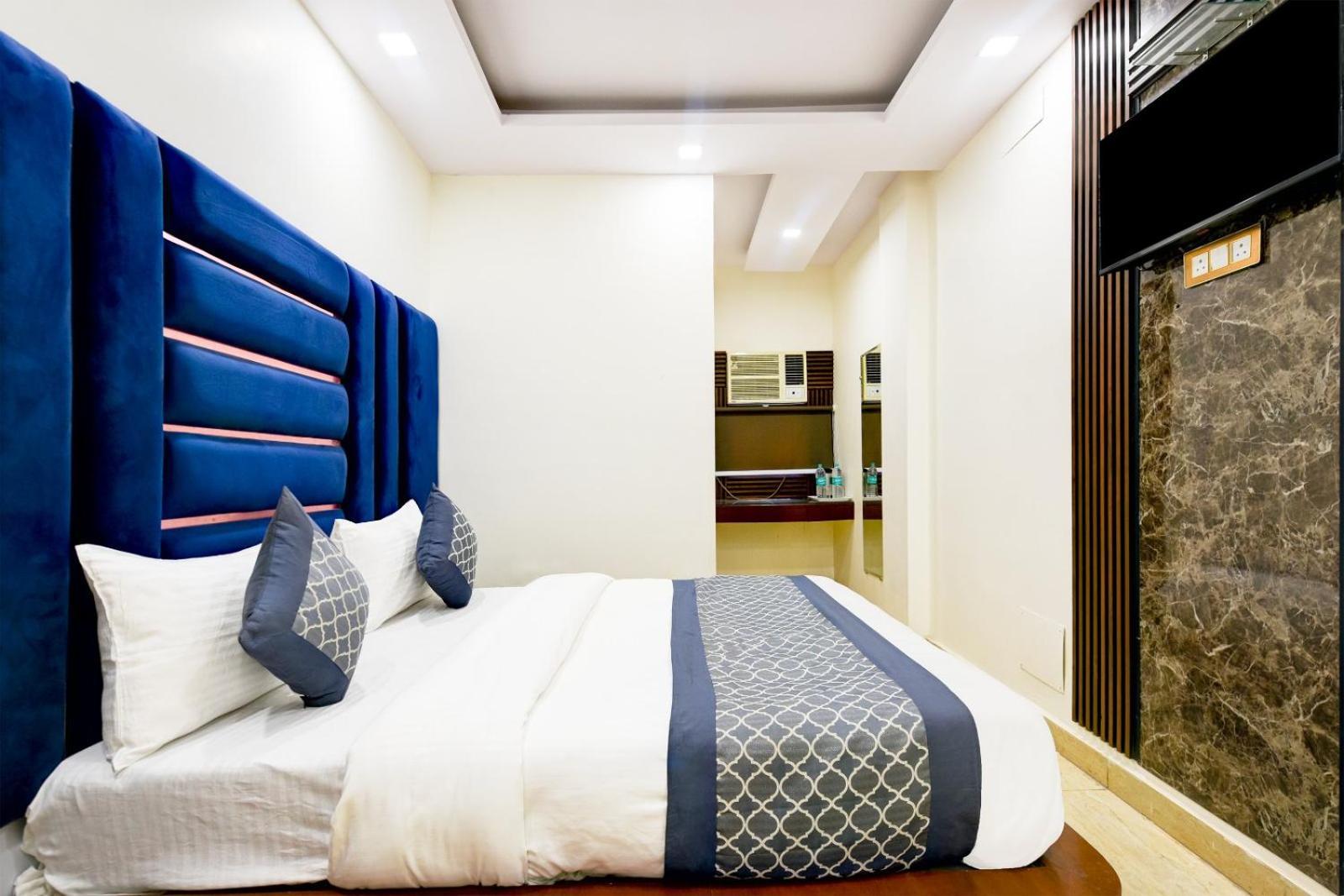 Vedant Deluxe By Singh Residency * Nova Deli