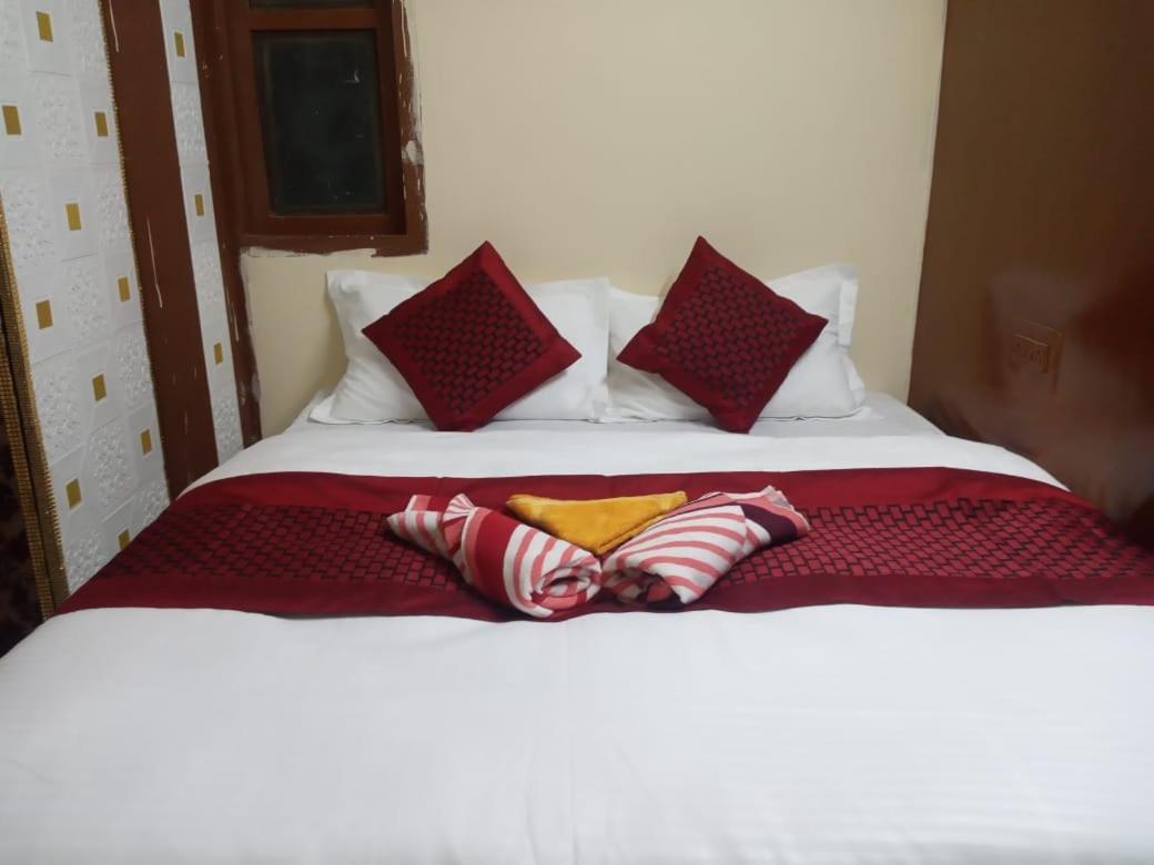 Shri Krishna Hotel *