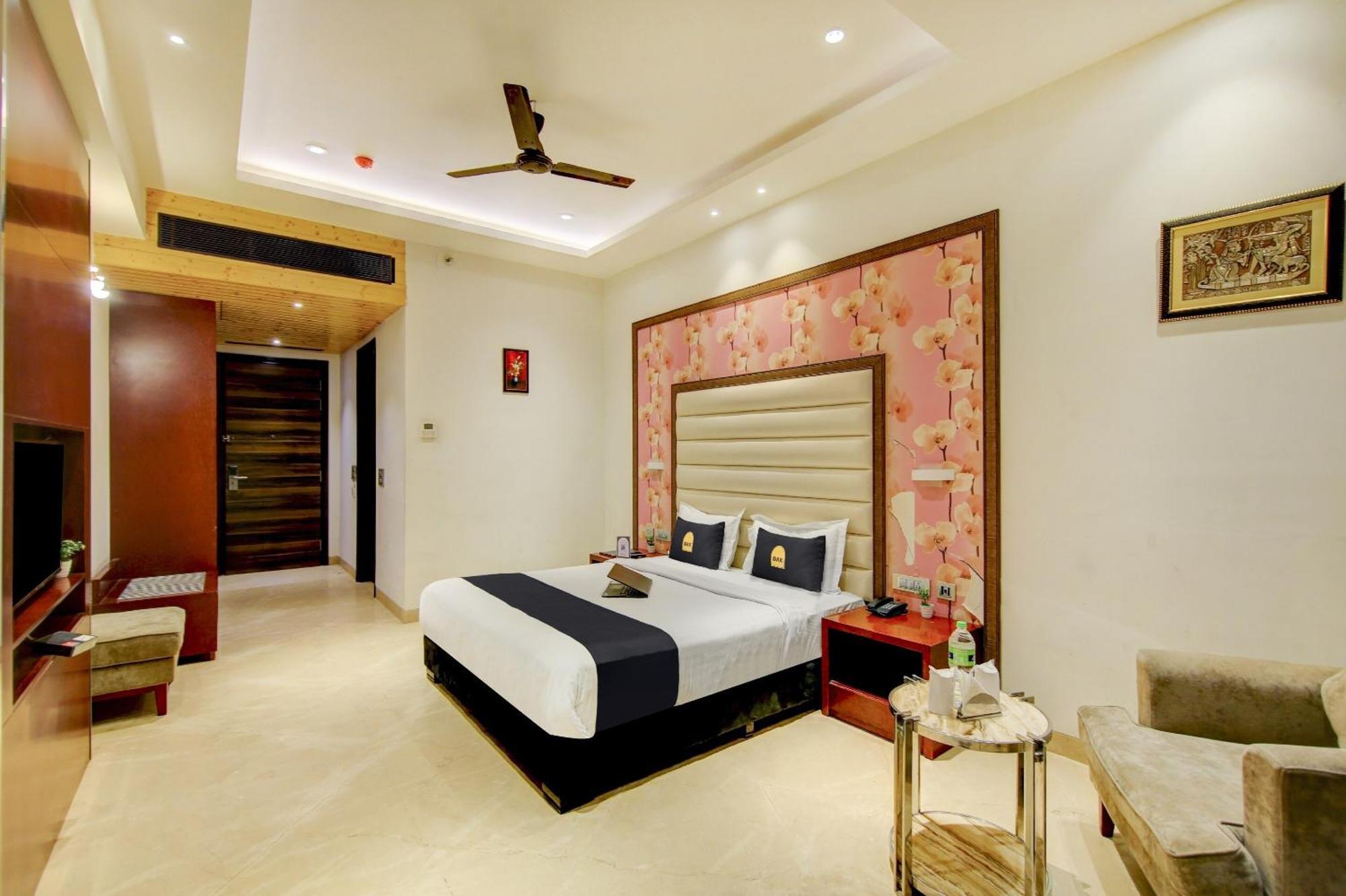 Townhouse Oak C Pearls 4* Delhi (National Capital Territory of India)