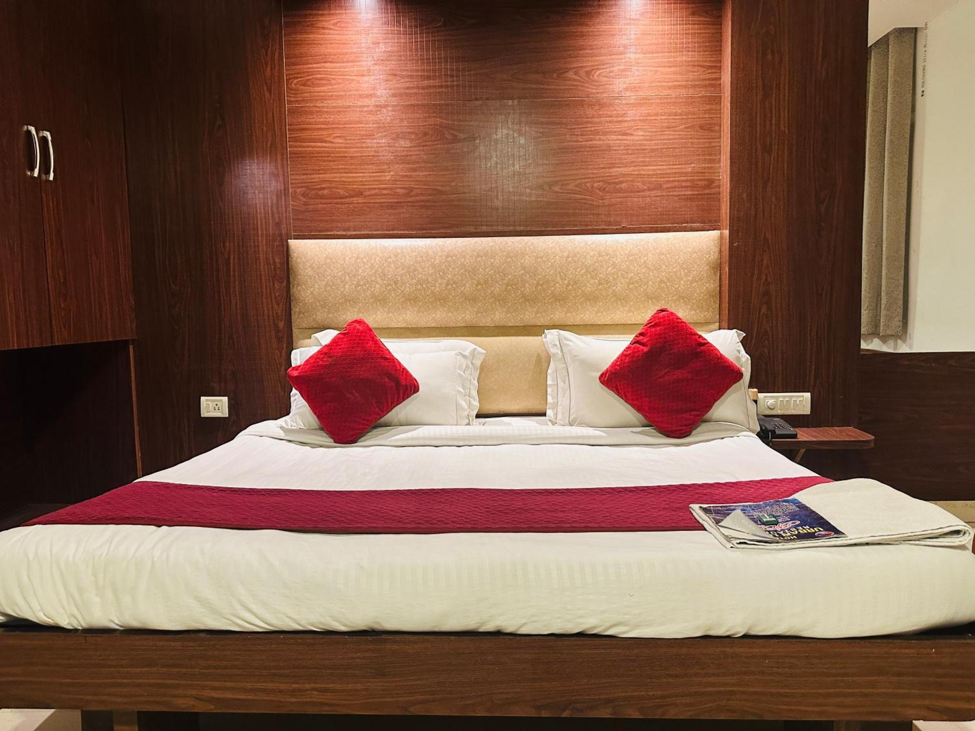Hotel The Flight Path 3*