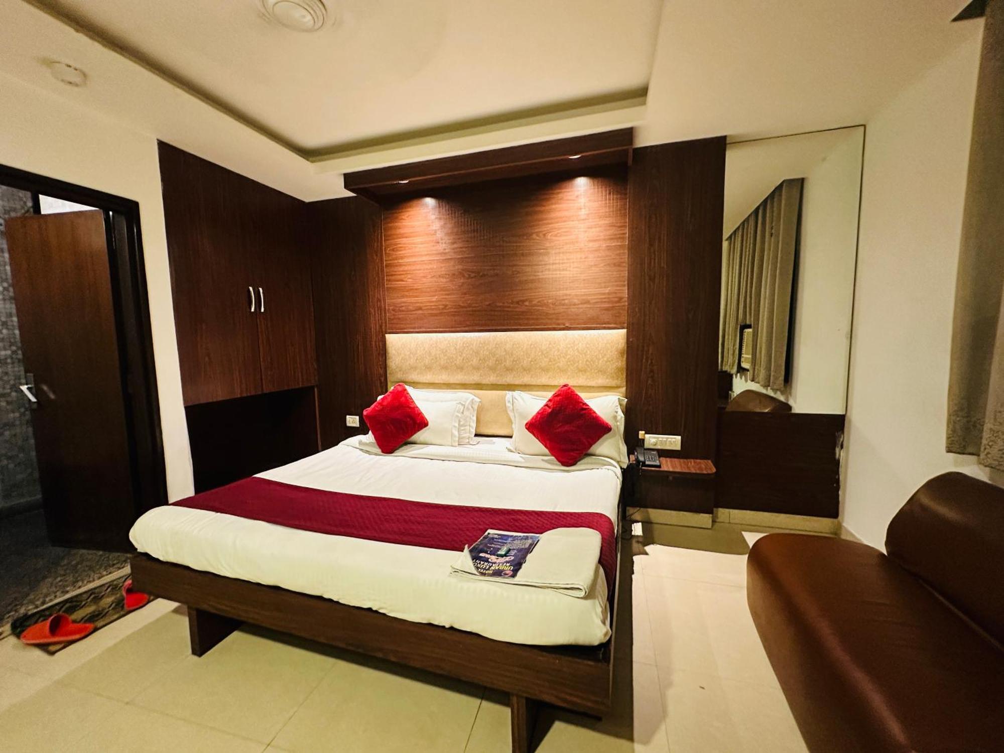 Hotel The Flight Path 3*