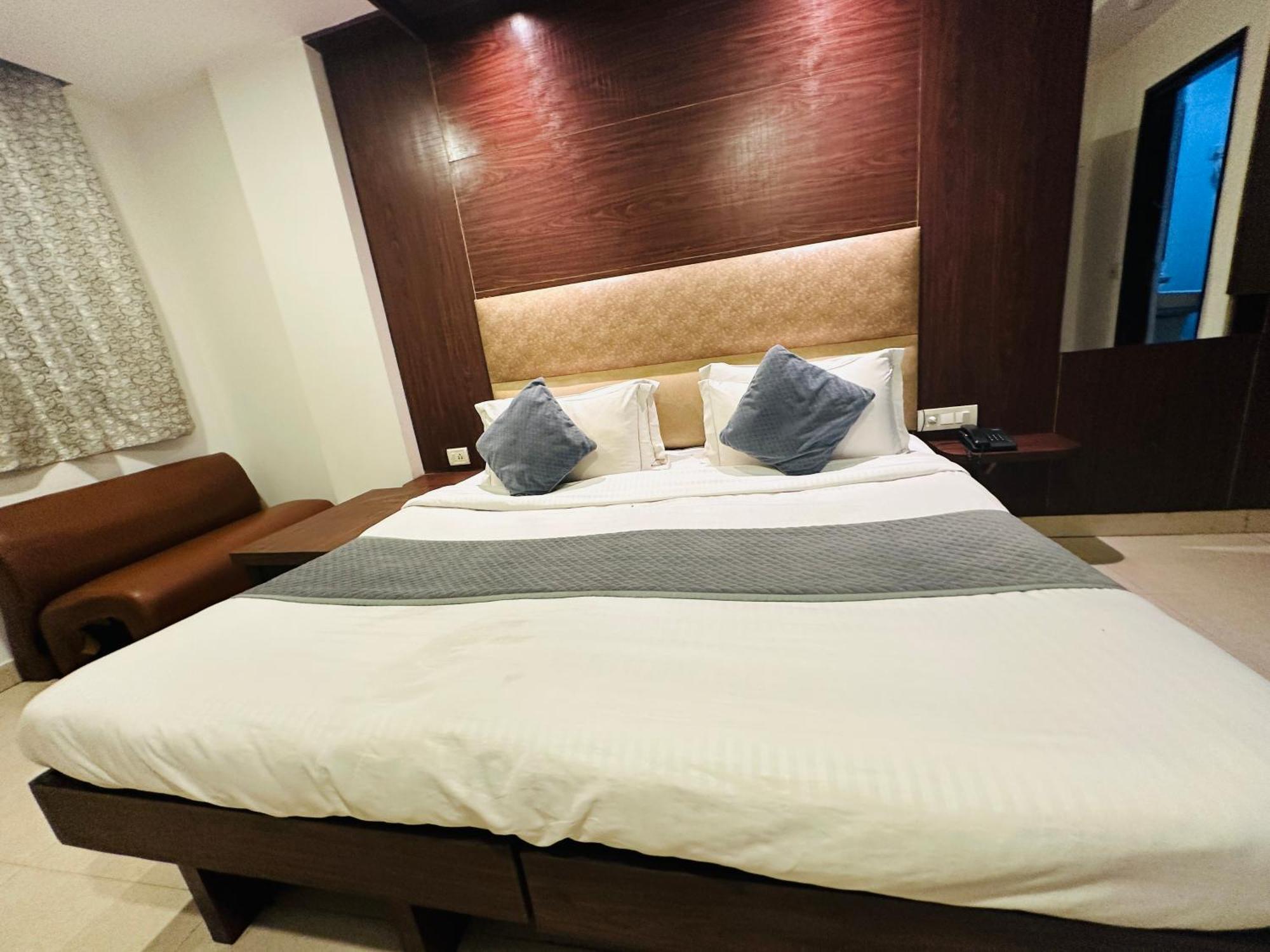 Hotel The Flight Path 3*