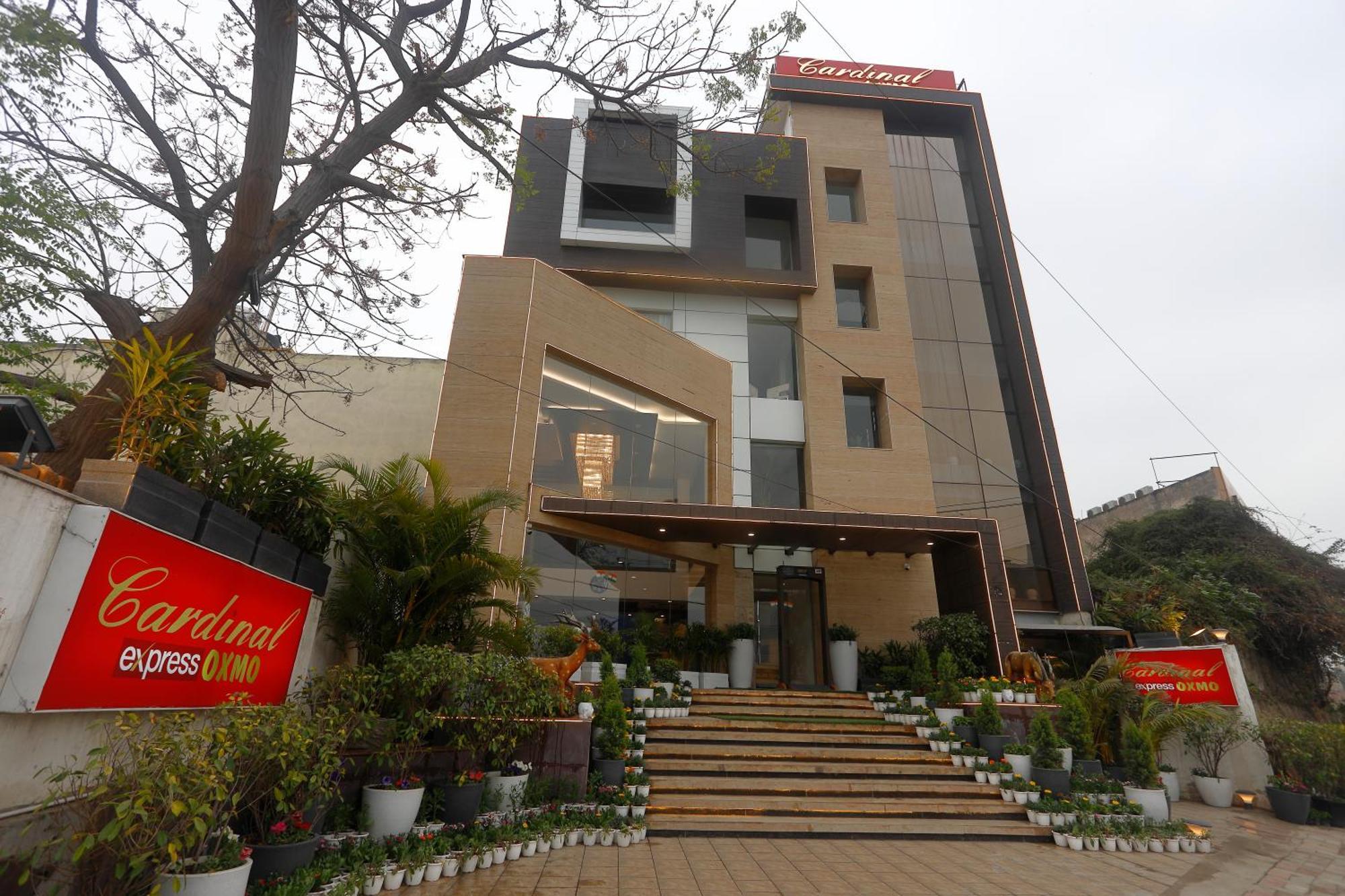 Oxmo Delhi Airport With Free Airport Transsfer Hotel