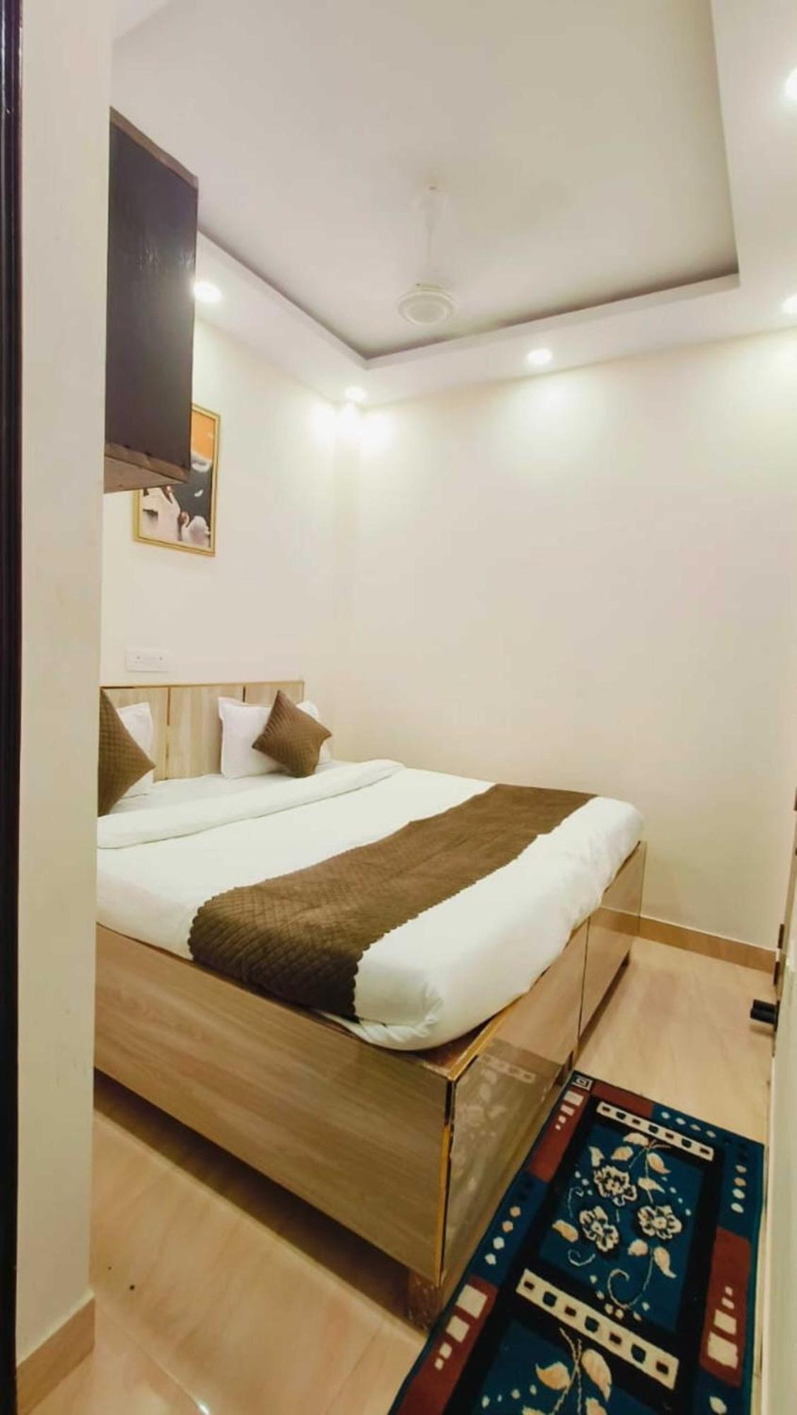 Cr Residency -near Chanakyapuri Embassy Area Hotel