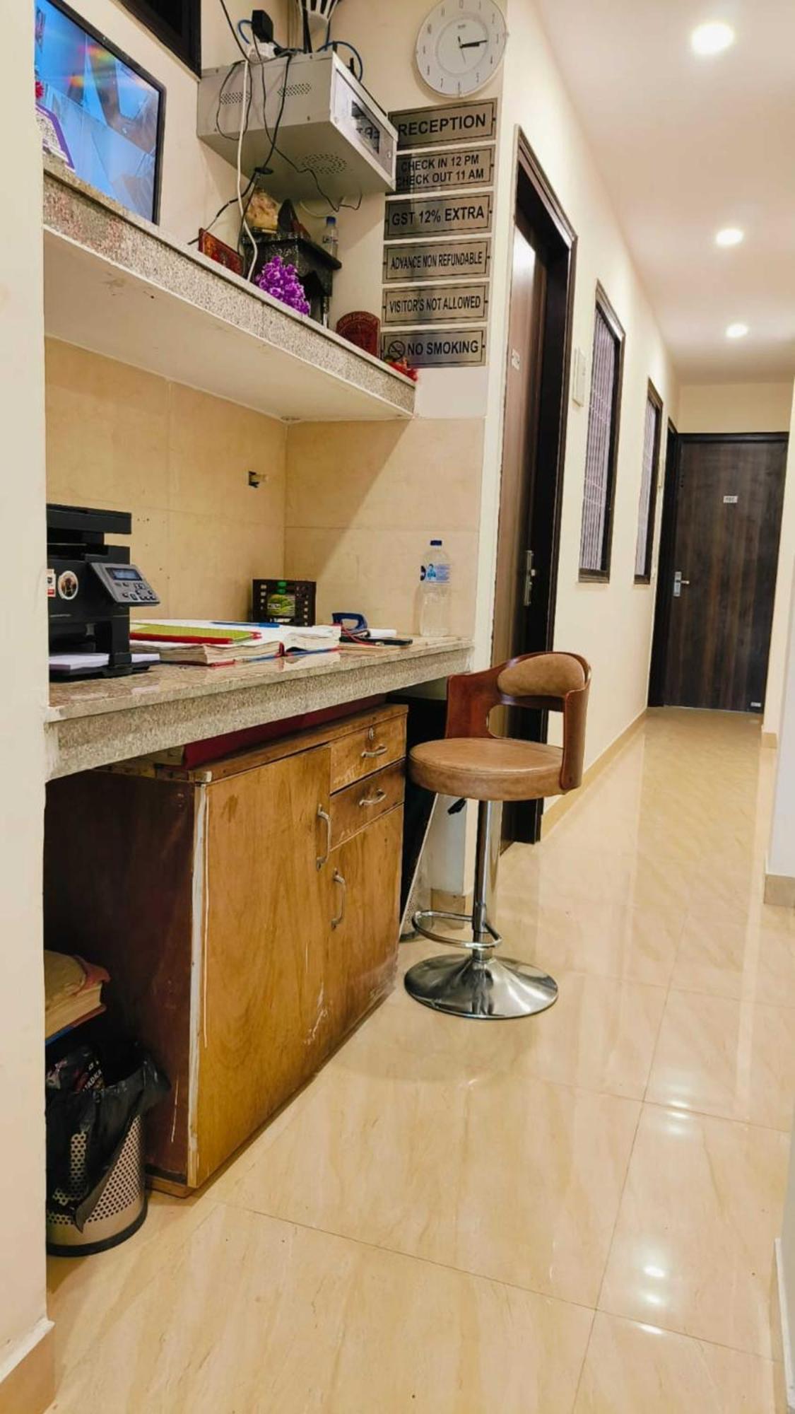 Cr Residency -near Chanakyapuri Embassy Area Hotel 4*
