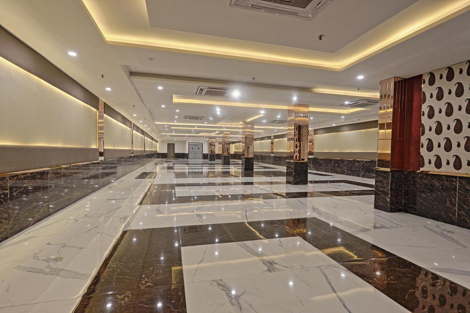 Cardinal Express Oxmo Igi Airport Delhi Hotel 4*