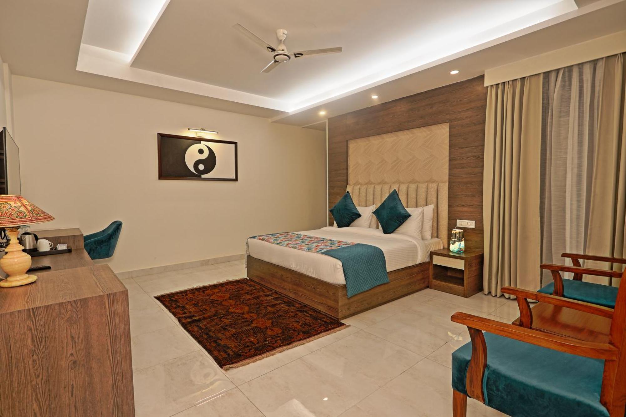 Cardinal Express Oxmo Igi Airport Delhi 4*