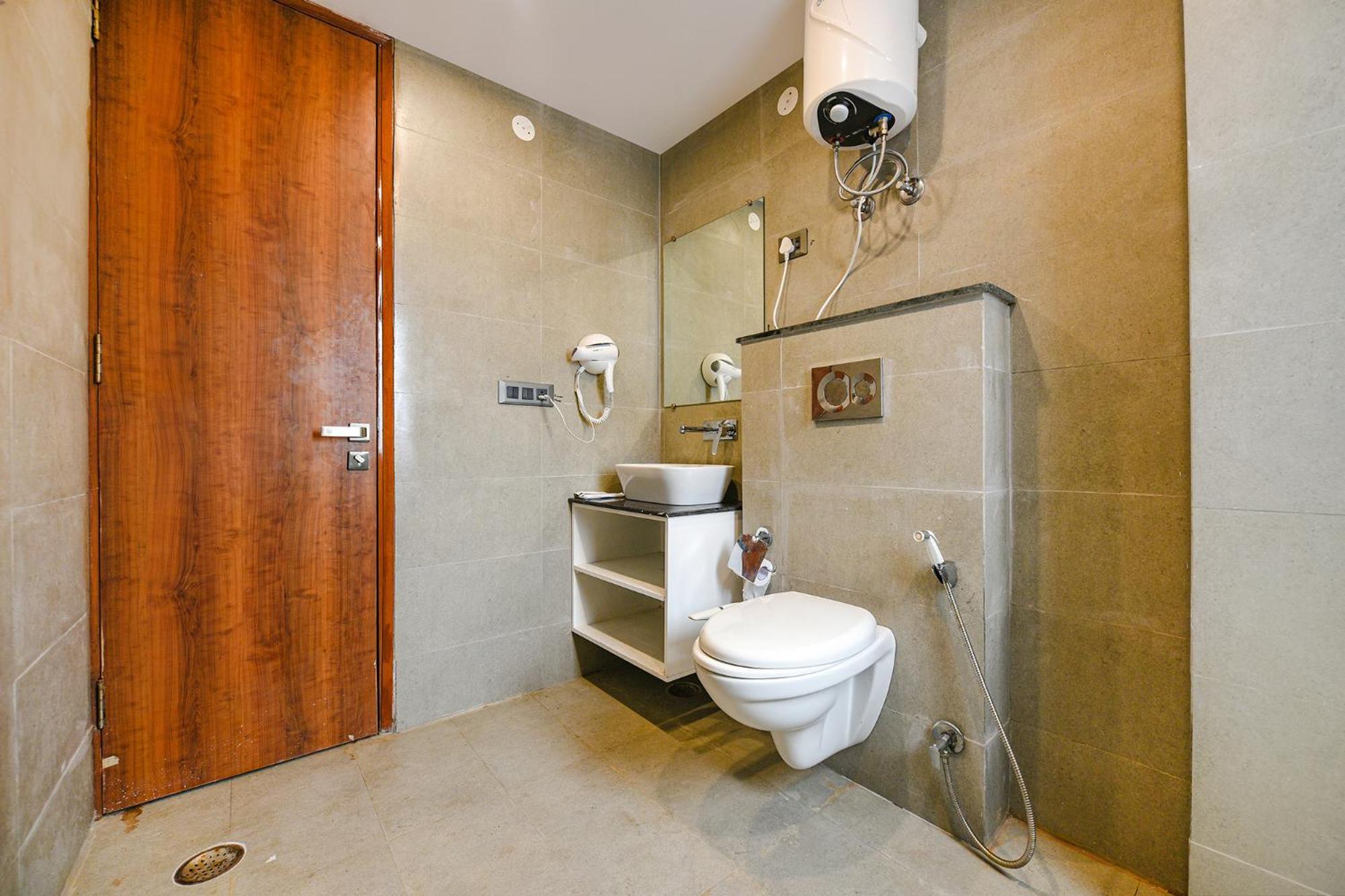 Fabhotel Prime Blest Park Near Yashobhoomi Convention Centre