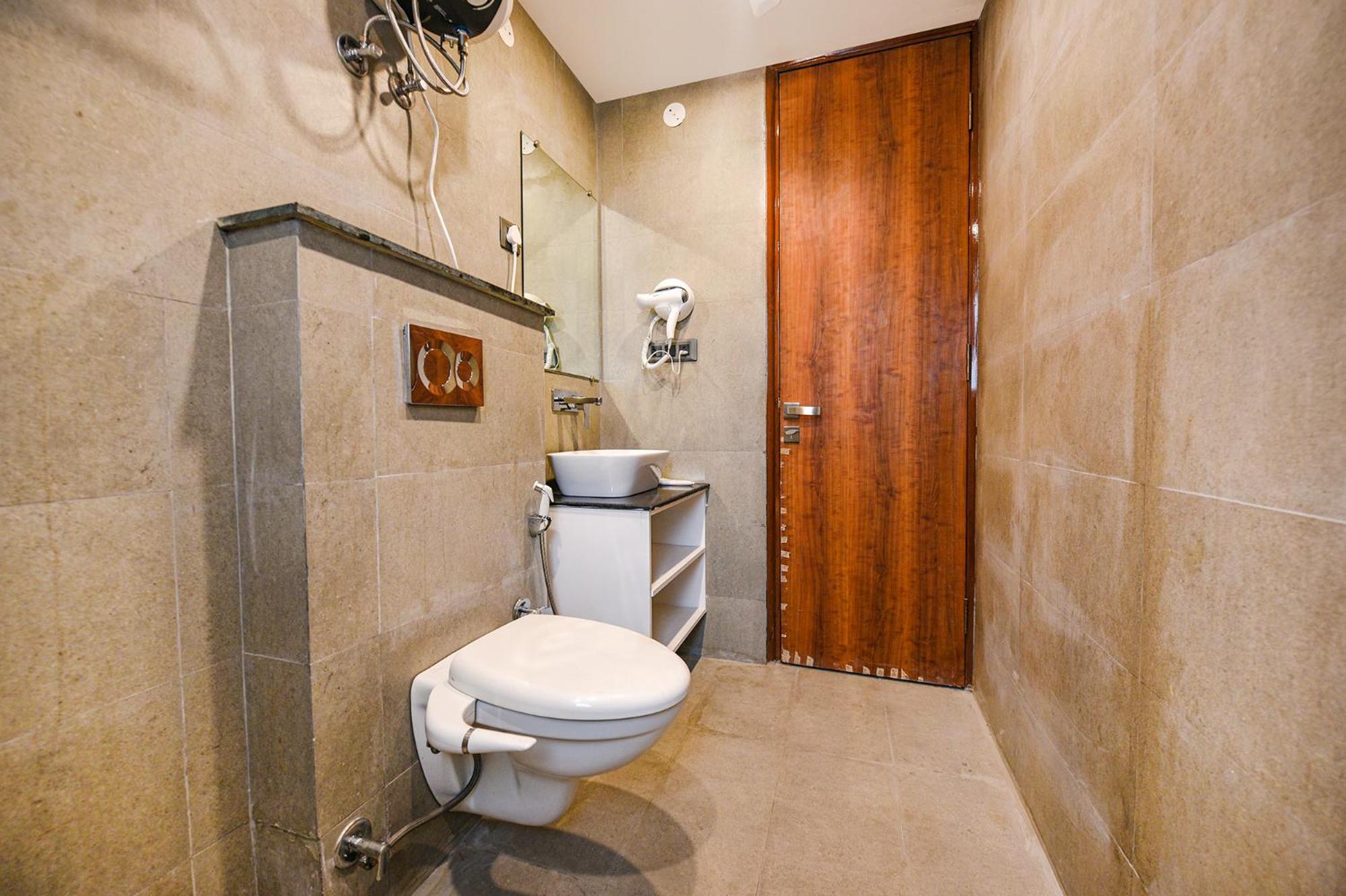 Fabhotel Prime Blest Park Near Yashobhoomi Convention Centre Hotel