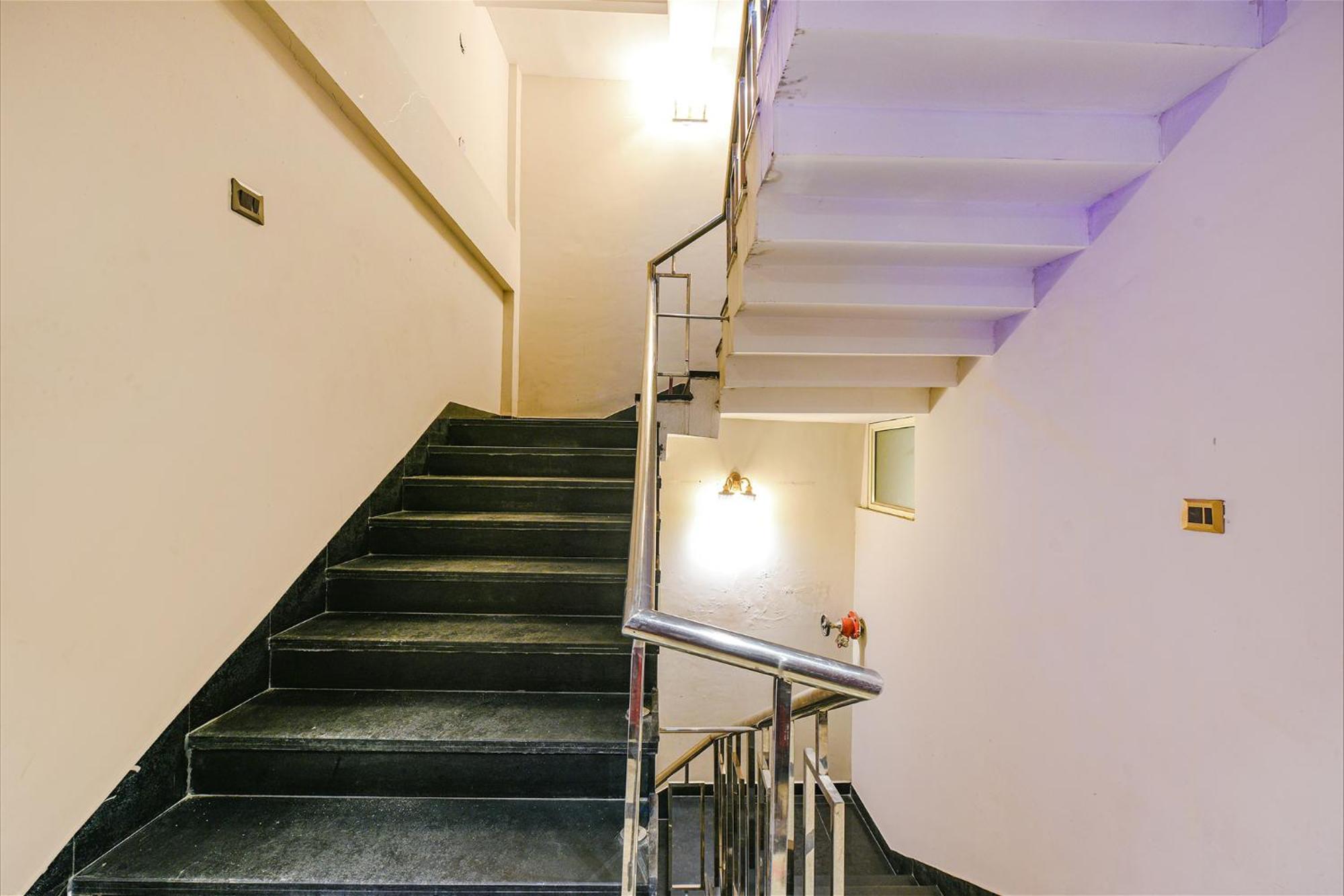 Fabhotel Prime Blest Park Near Yashobhoomi Convention Centre