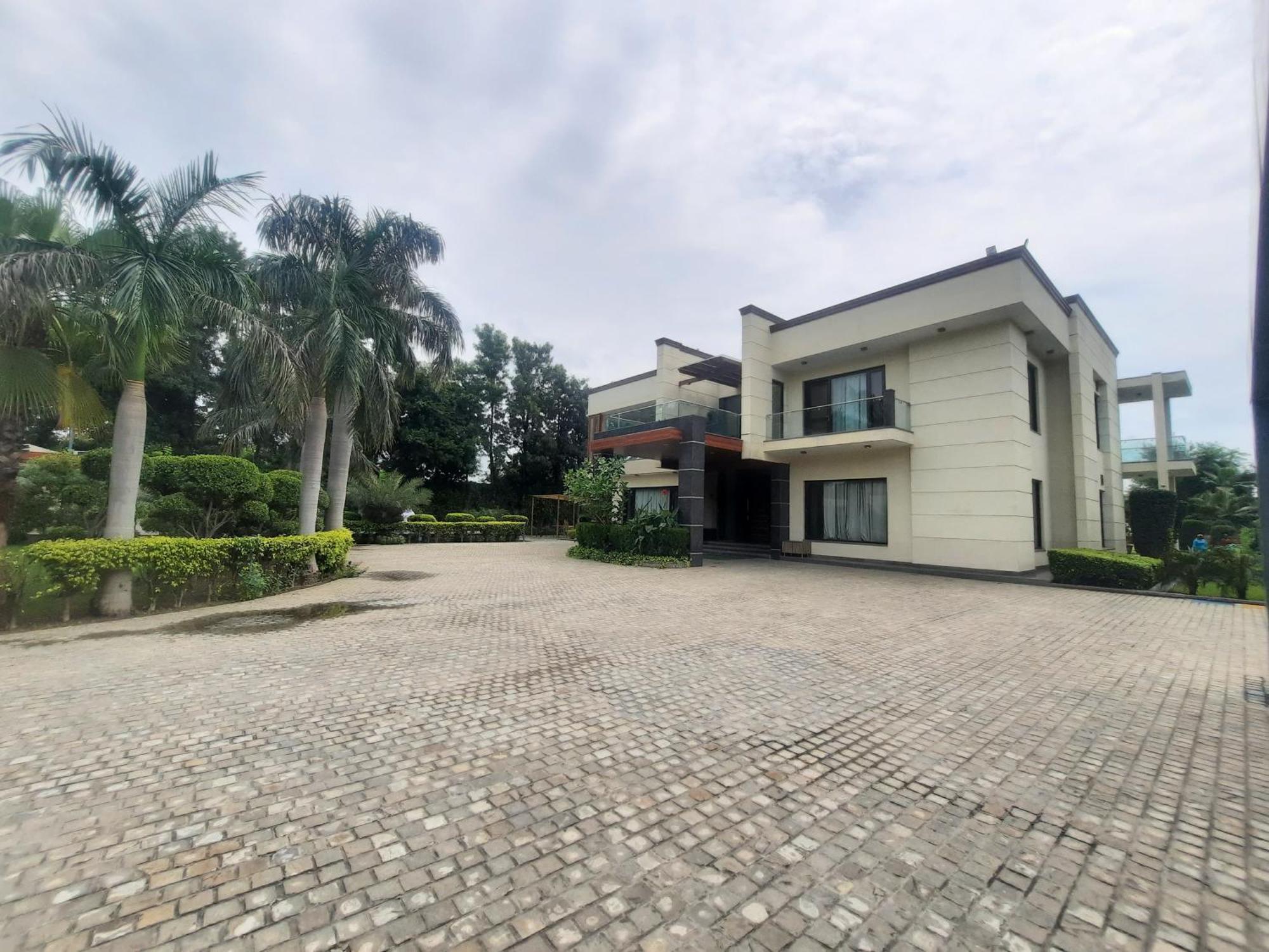 Bliss In Chattarpur By Especial Villa *