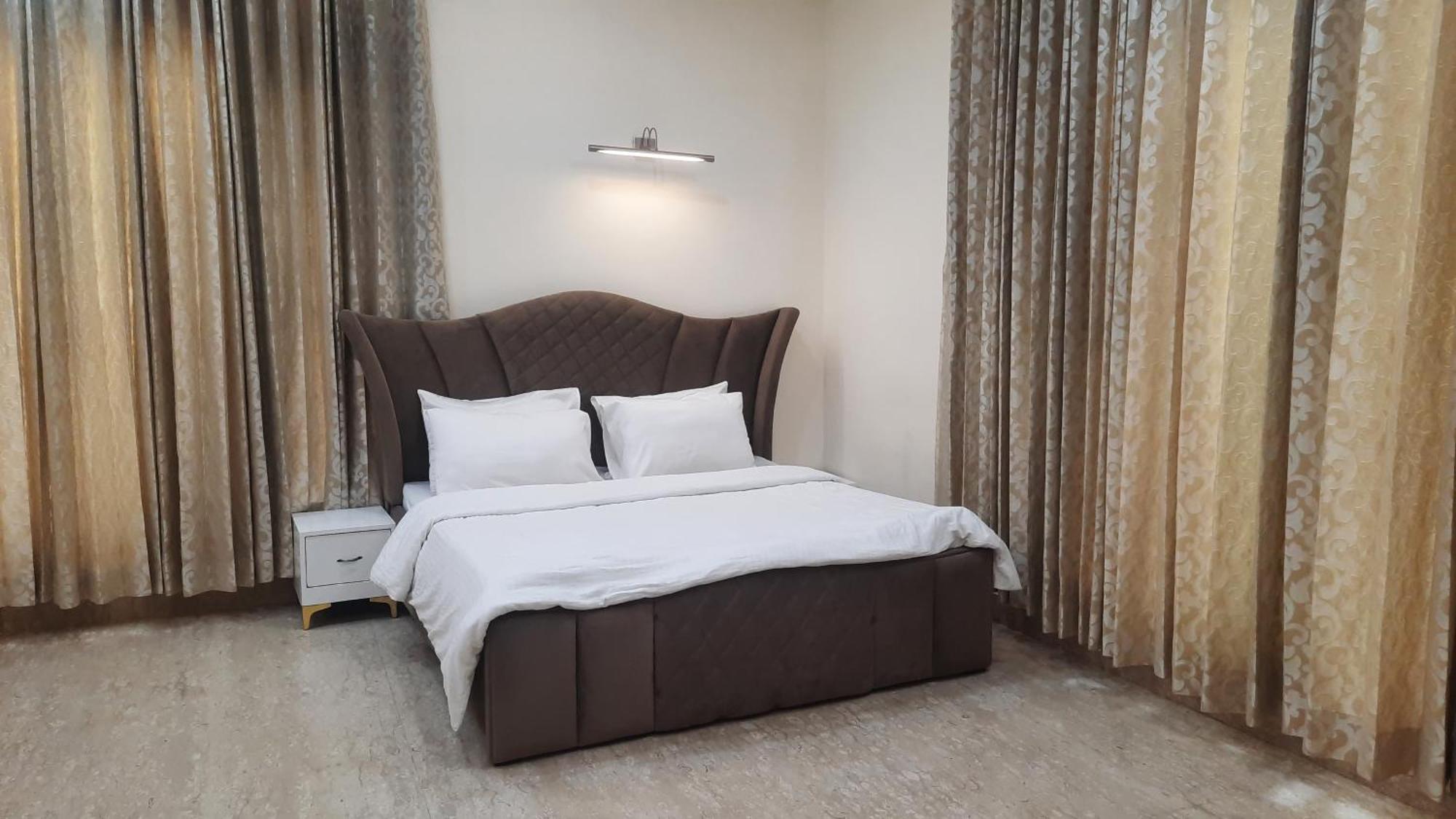 Villa Bliss In Chattarpur By Especial
