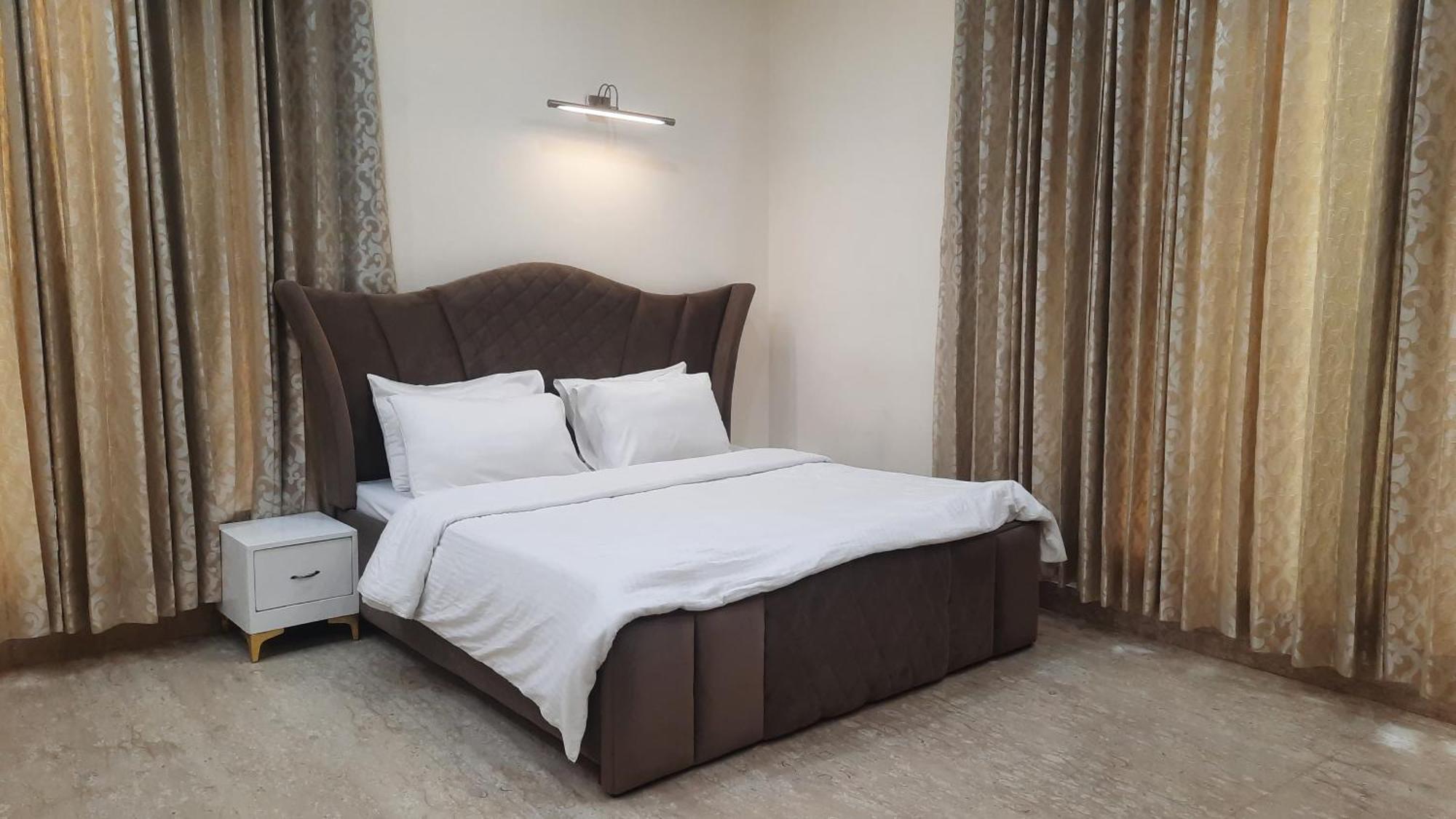 Villa Bliss In Chattarpur By Especial New Delhi