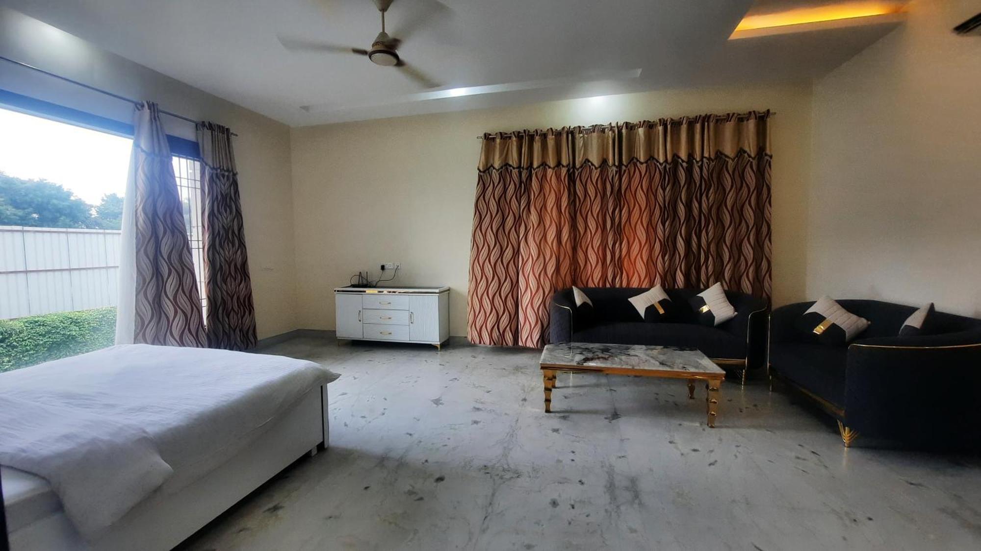 Bliss In Chattarpur By Especial