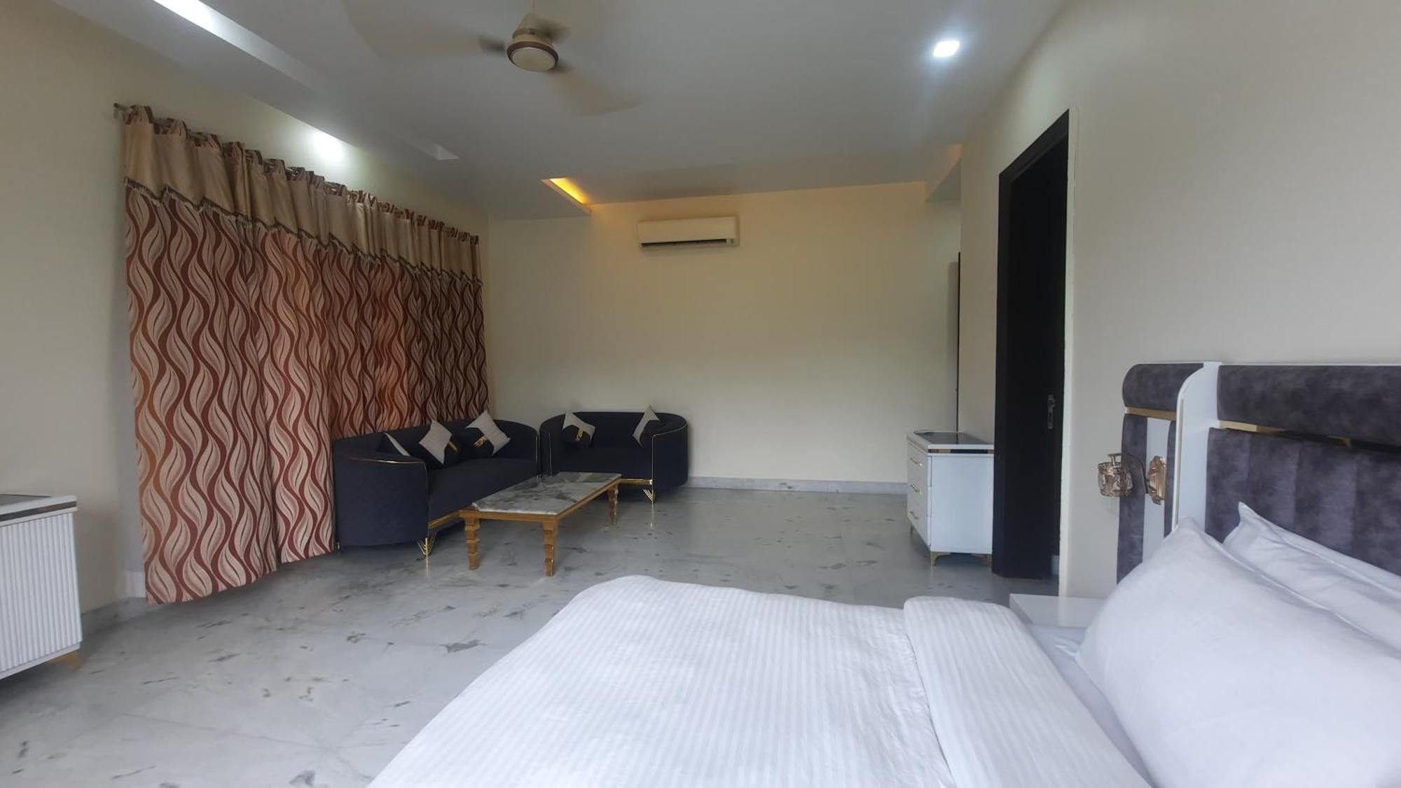 Bliss In Chattarpur By Especial