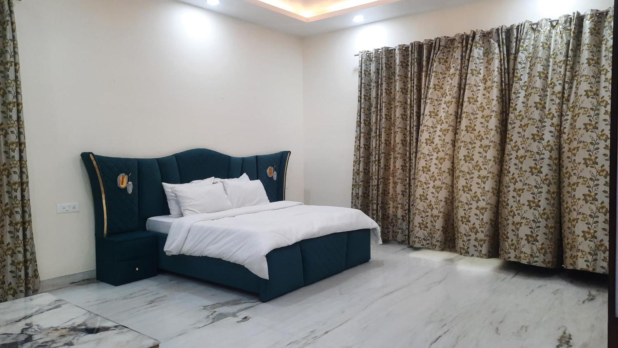 Bliss In Chattarpur By Especial