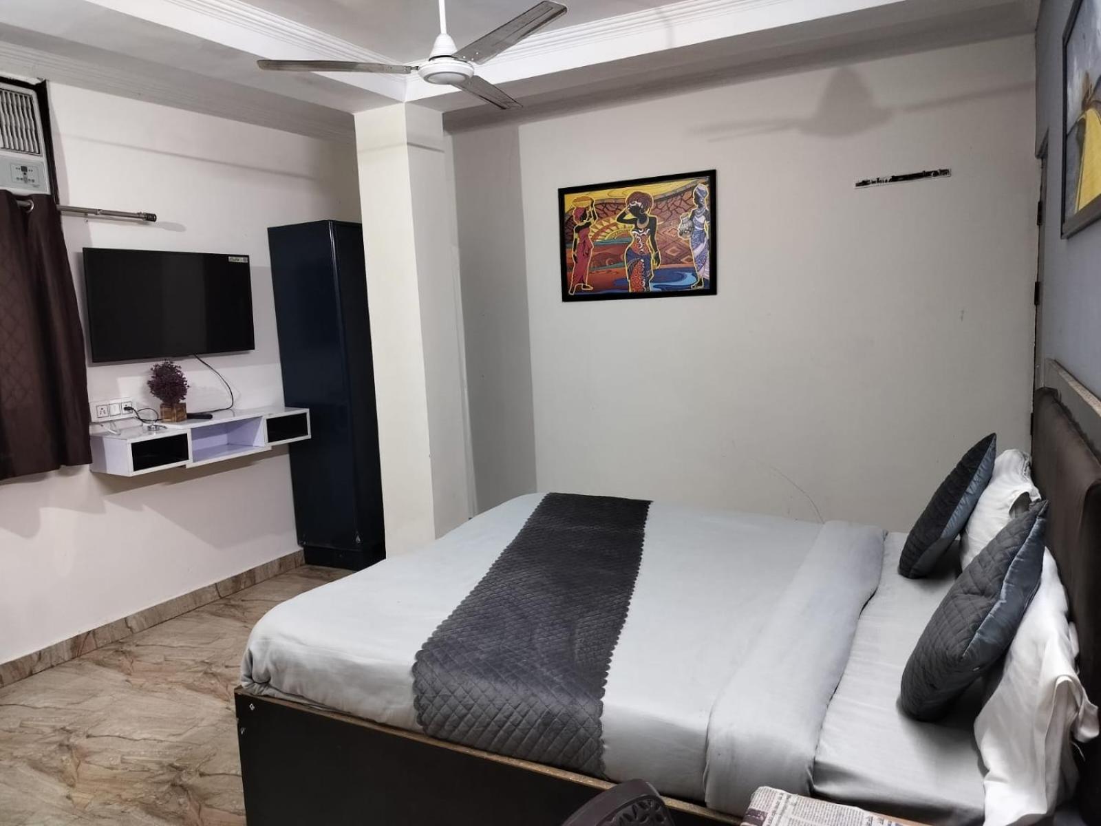 Cr Residency -near Chanakyapuri Embassy Area Hotel 4*