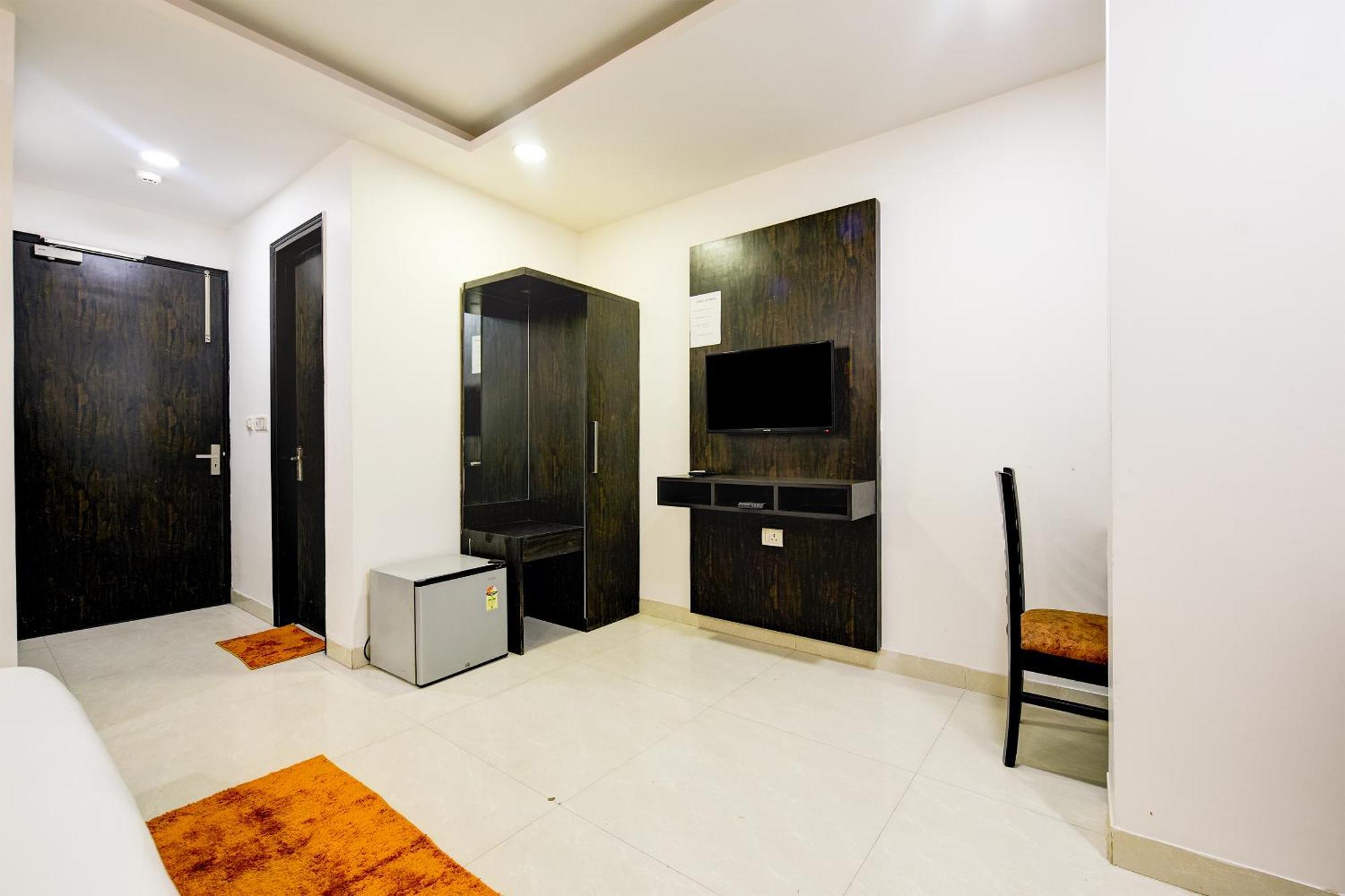 Bellwood Near Delhi Airport 4*