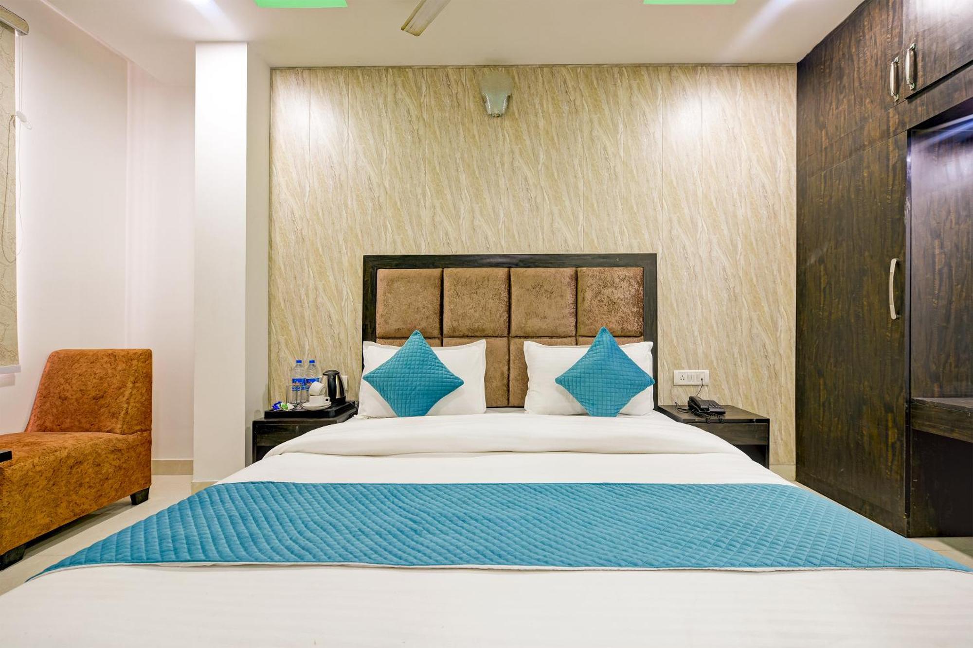 Bellwood Near Delhi Airport Hotel 4*