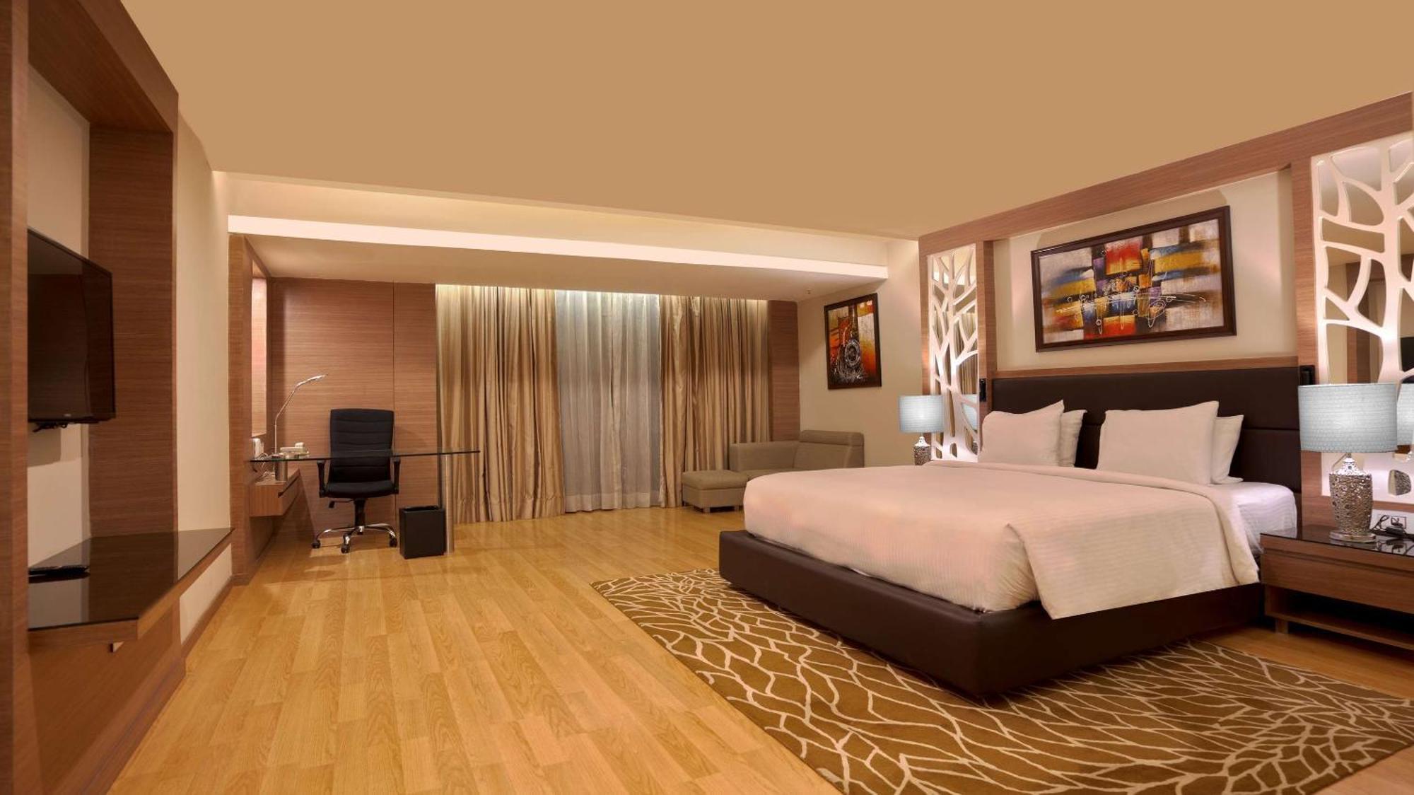 Bellwood Near Delhi Airport Hotel 4*