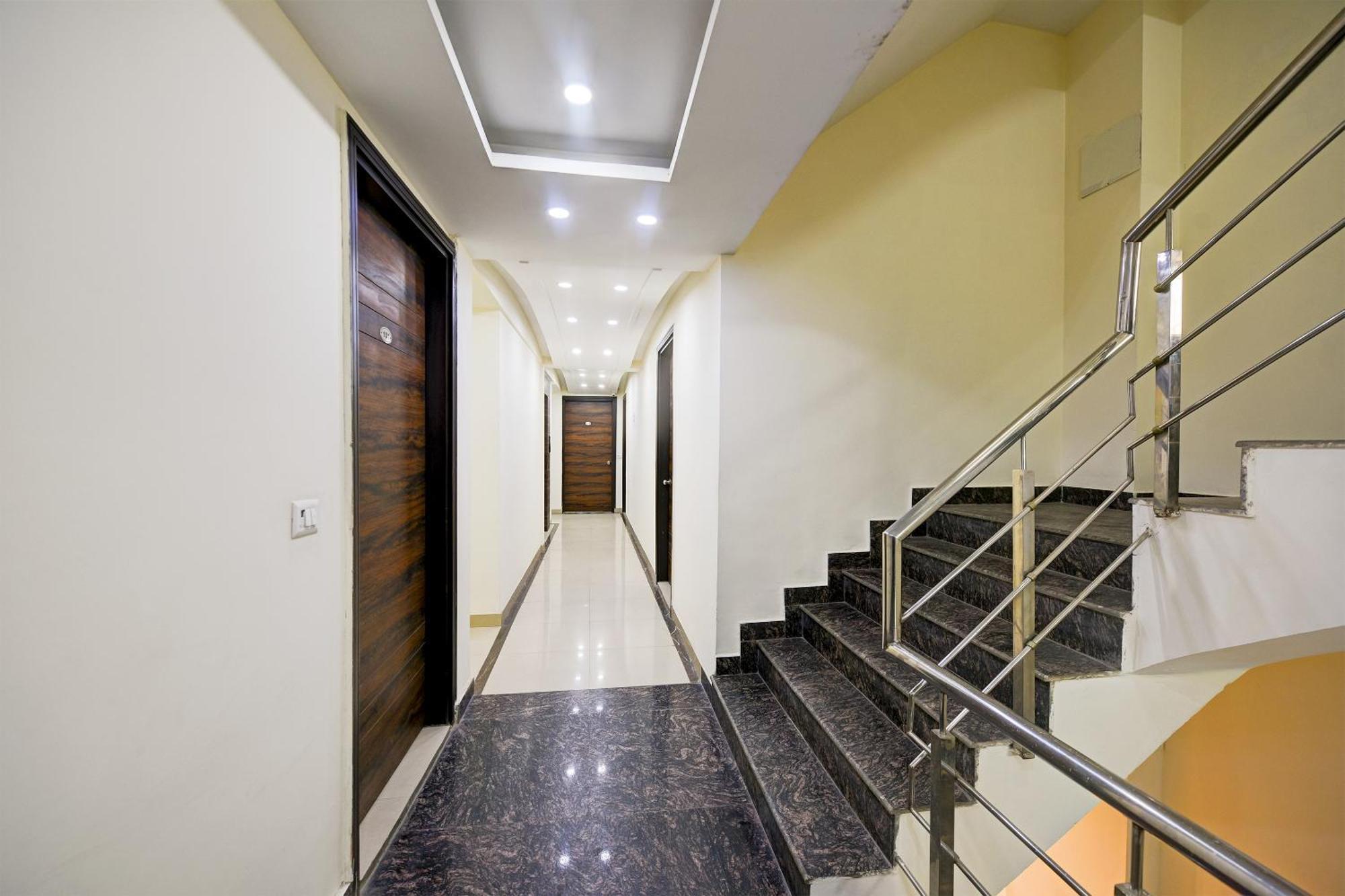 Hotel Bellwood Near Delhi Airport