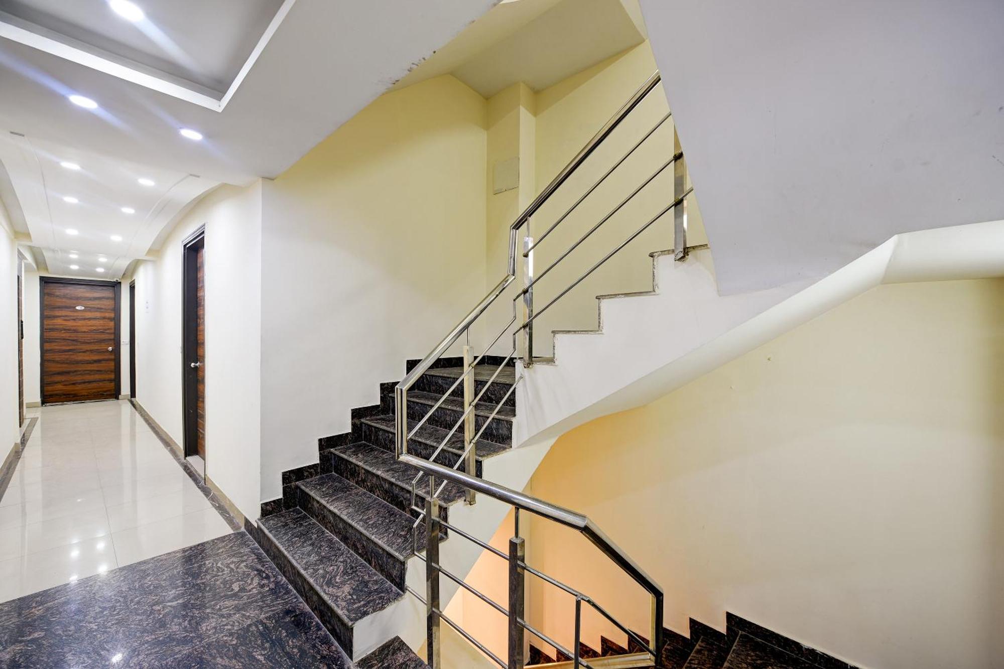 Bellwood Near Delhi Airport Hotel 4*
