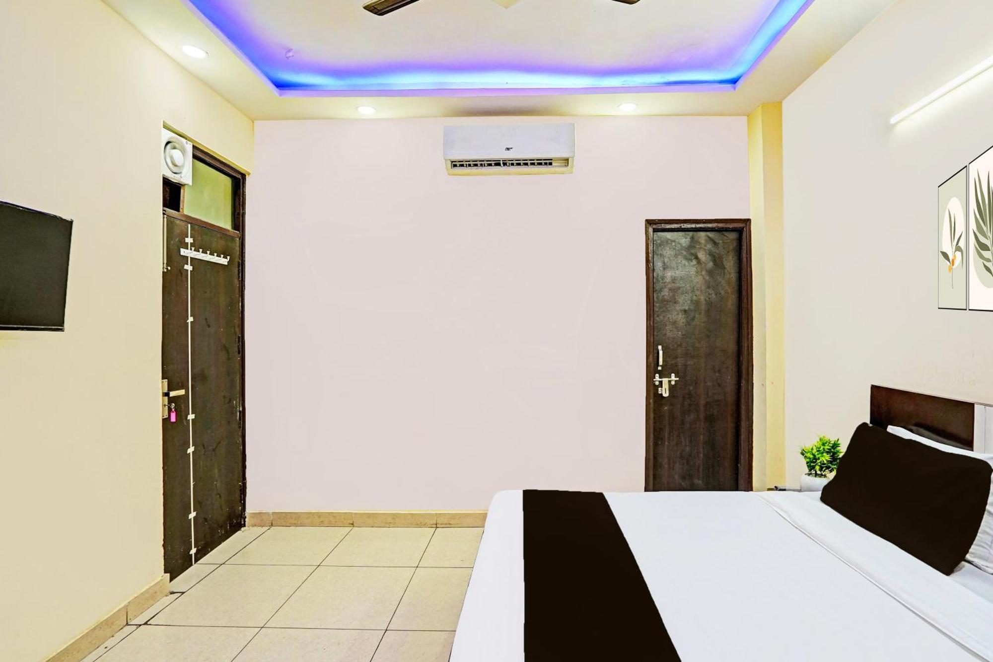 Hotel O Royal *