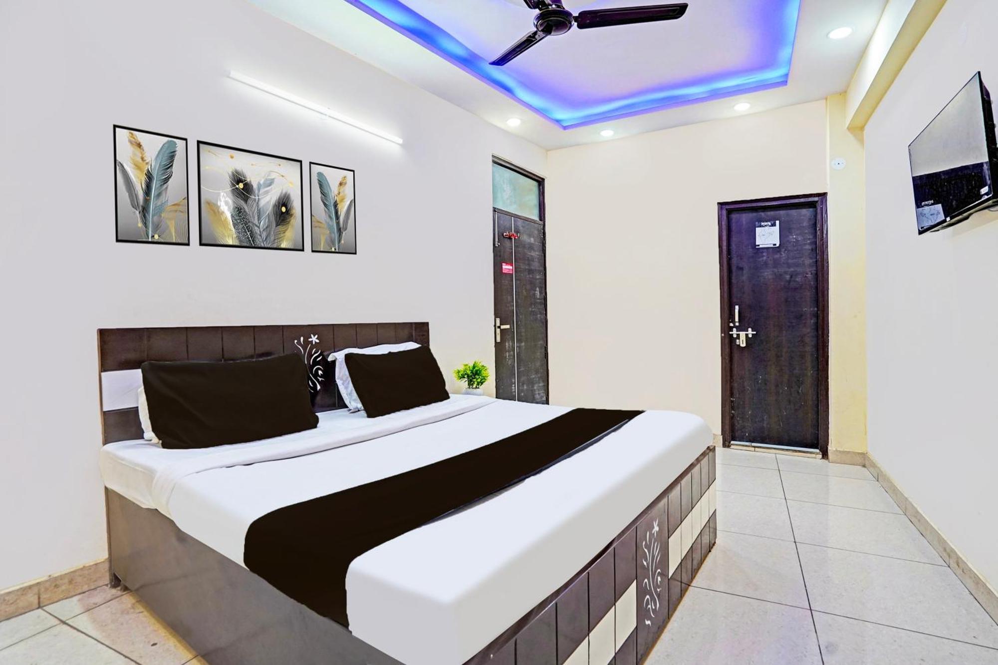 Hotel O Royal *