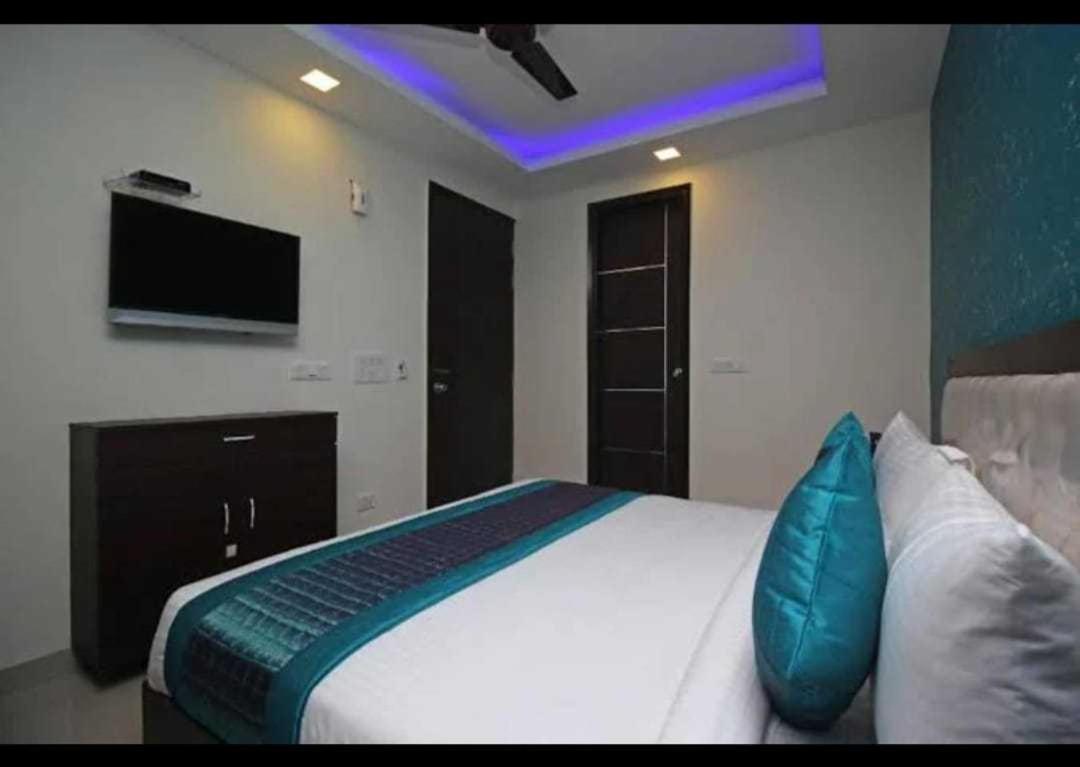 O Tourist Plaza Hotel