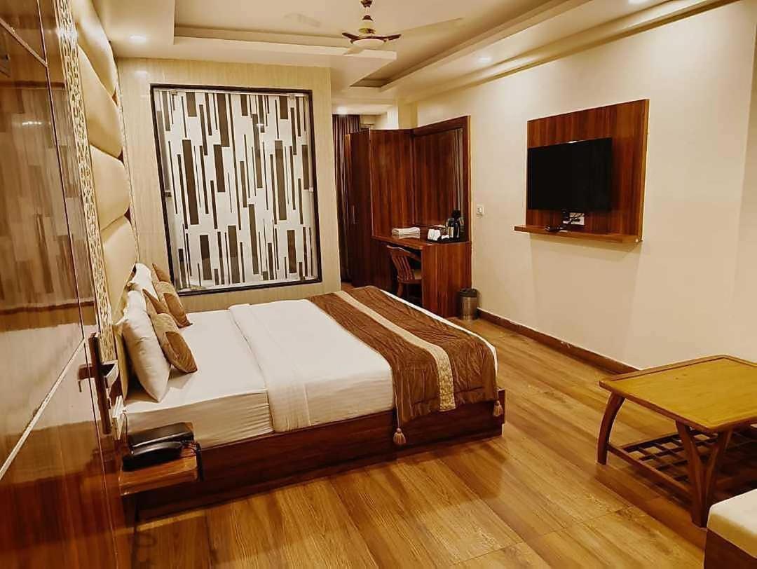 O Tourist Plaza Hotel 3*