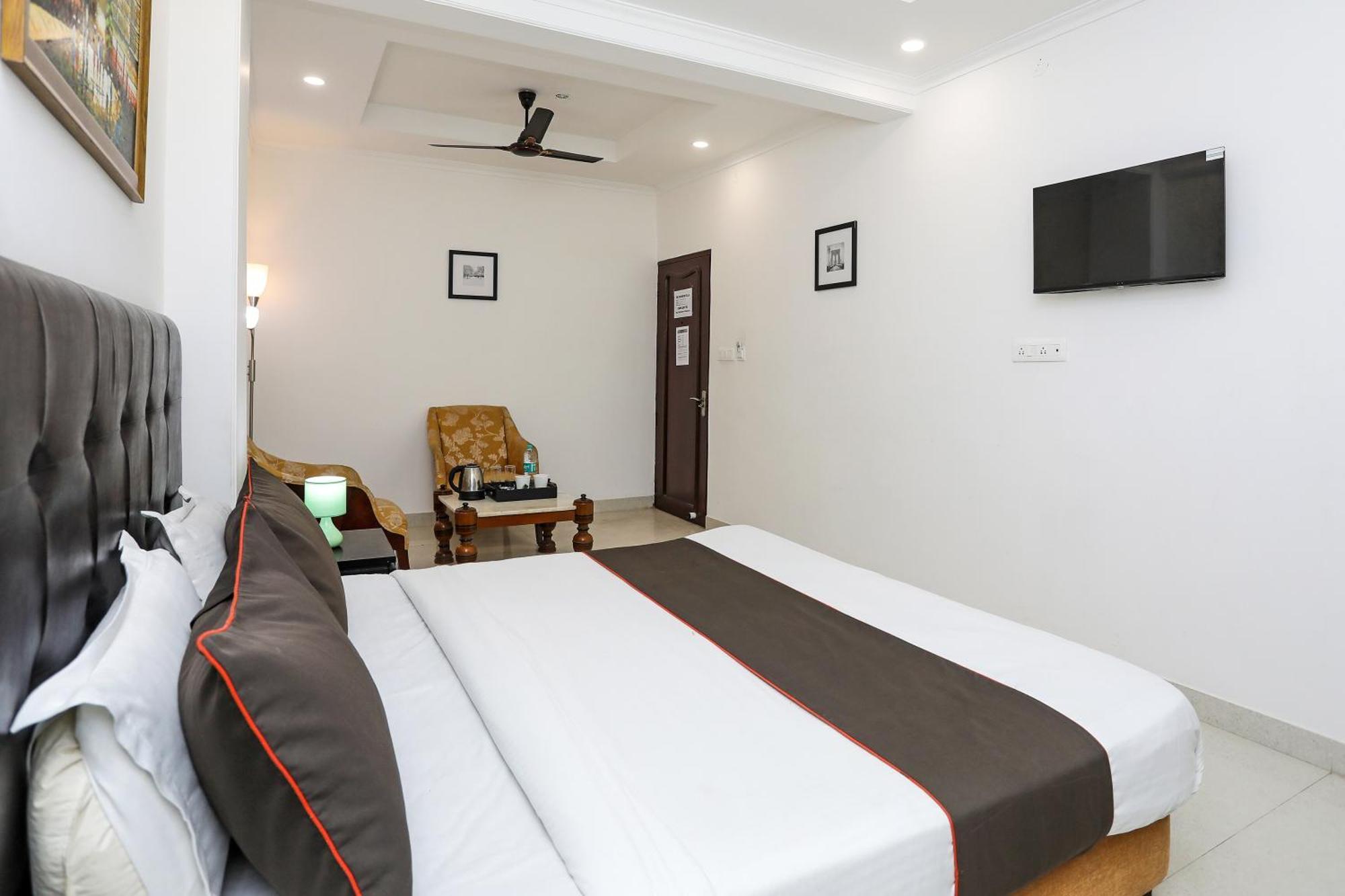 Hotel Collection O Residency Near Dwarka Sector 21 Metro Station 3*