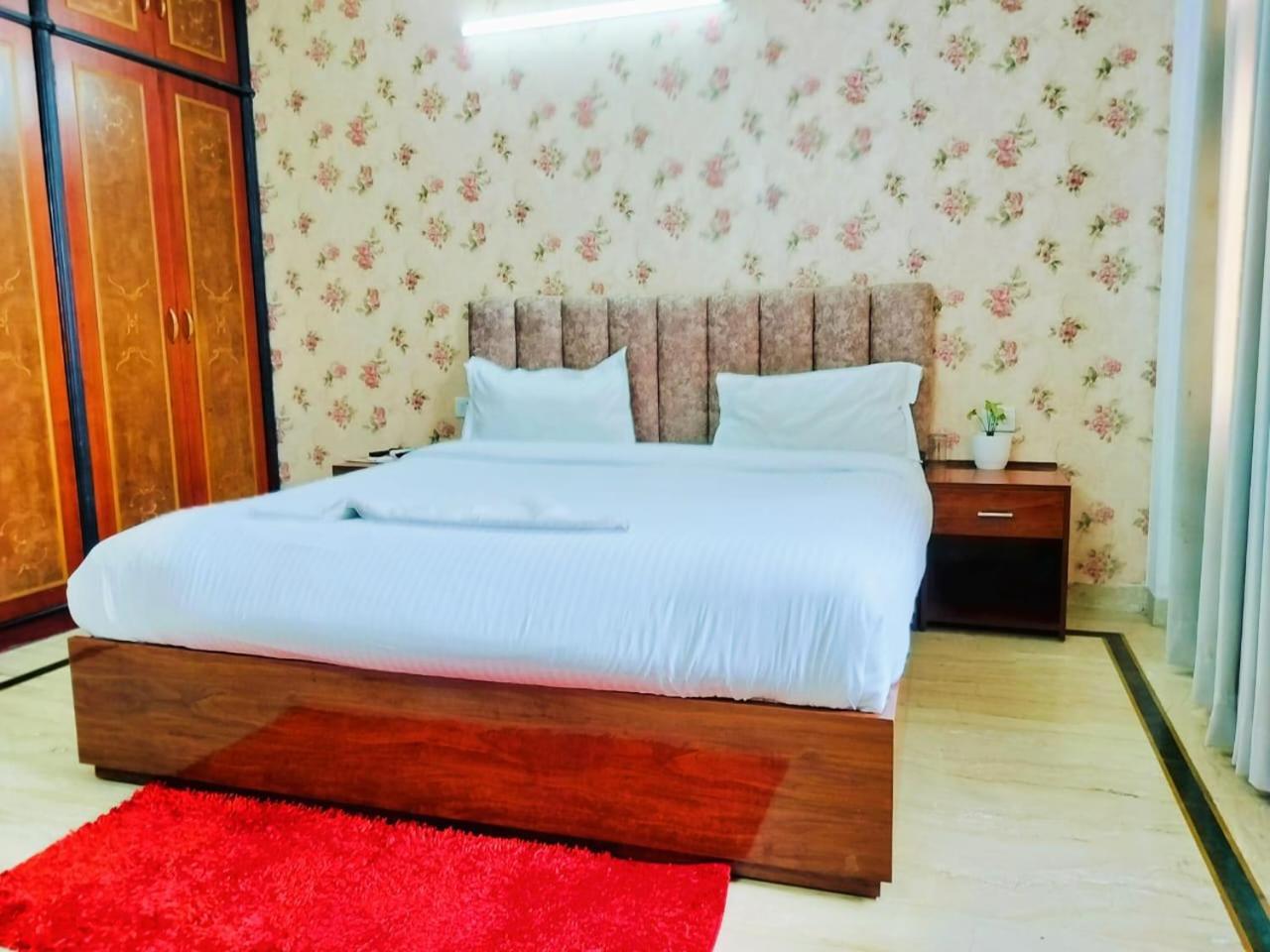 Soft Petal Residency Near Delhi International Airport Nova Deli