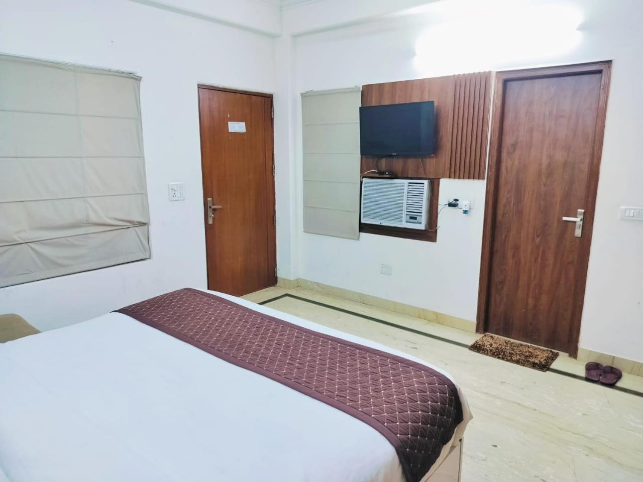 Soft Petal Residency Near Delhi International Airport 3*