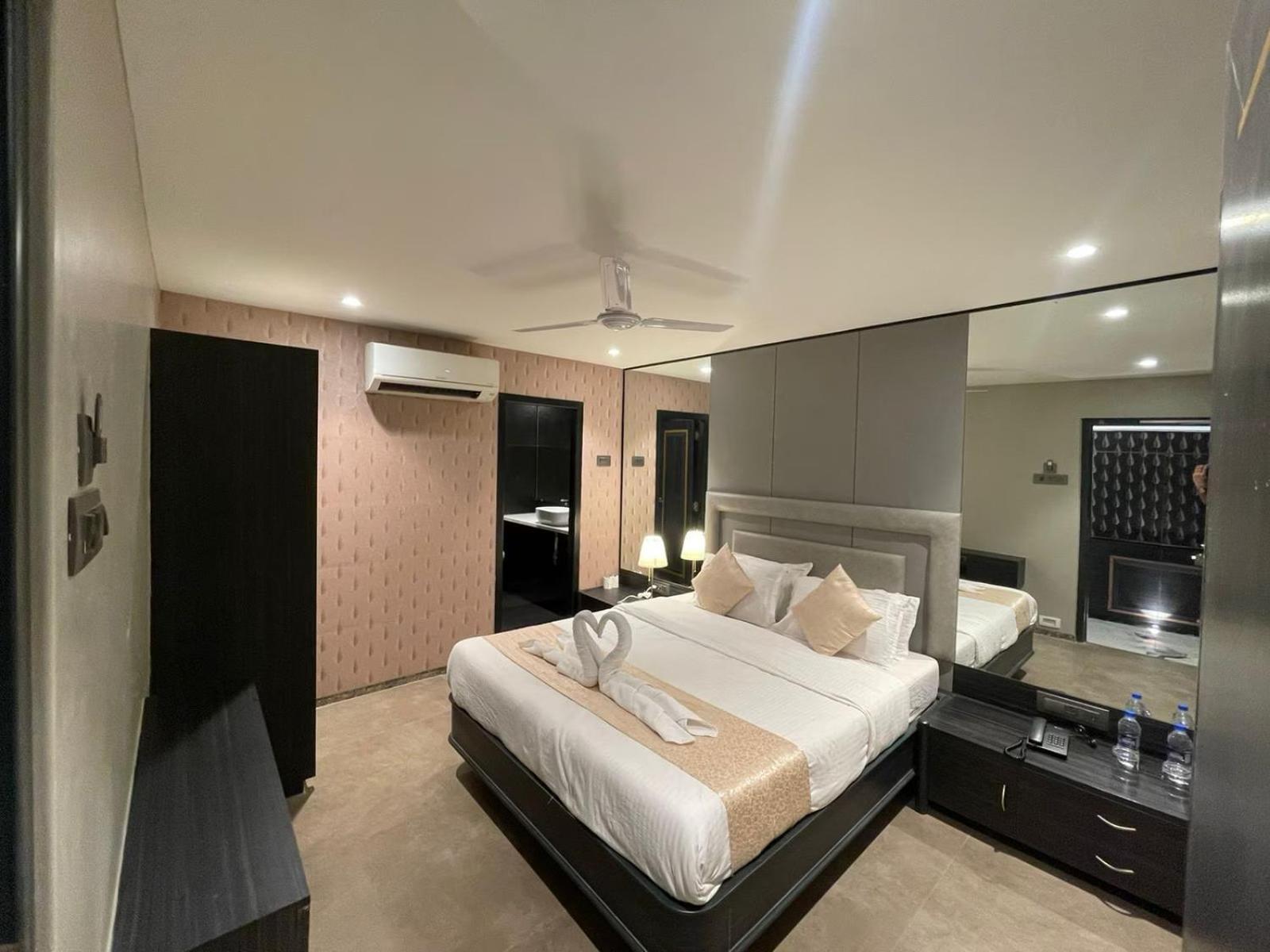 The Grand Vasant Kunj Road Delhi Airport Hotel Nova Deli