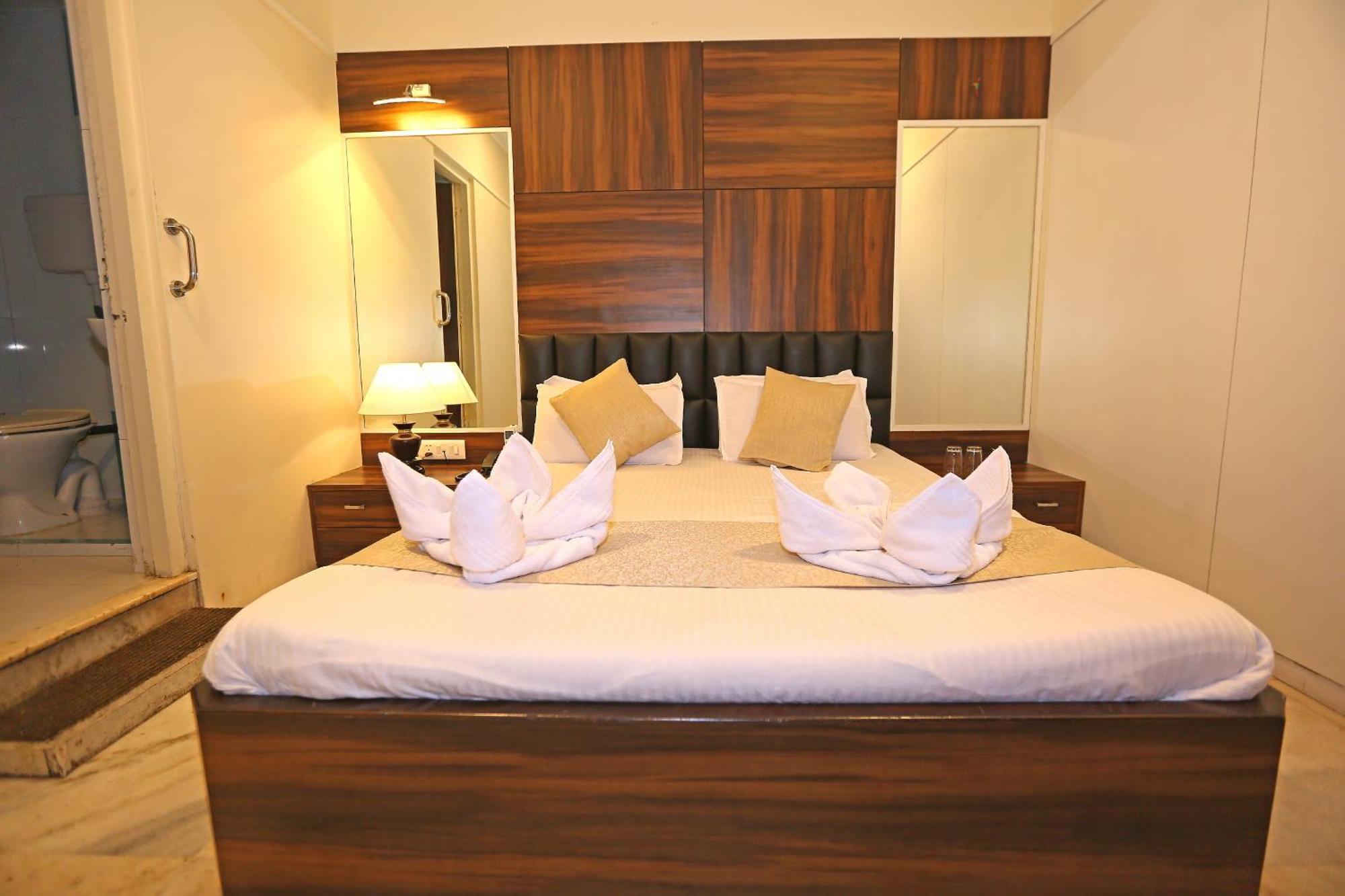 The Grand Vasant Kunj Road Delhi Airport Hotel 4*