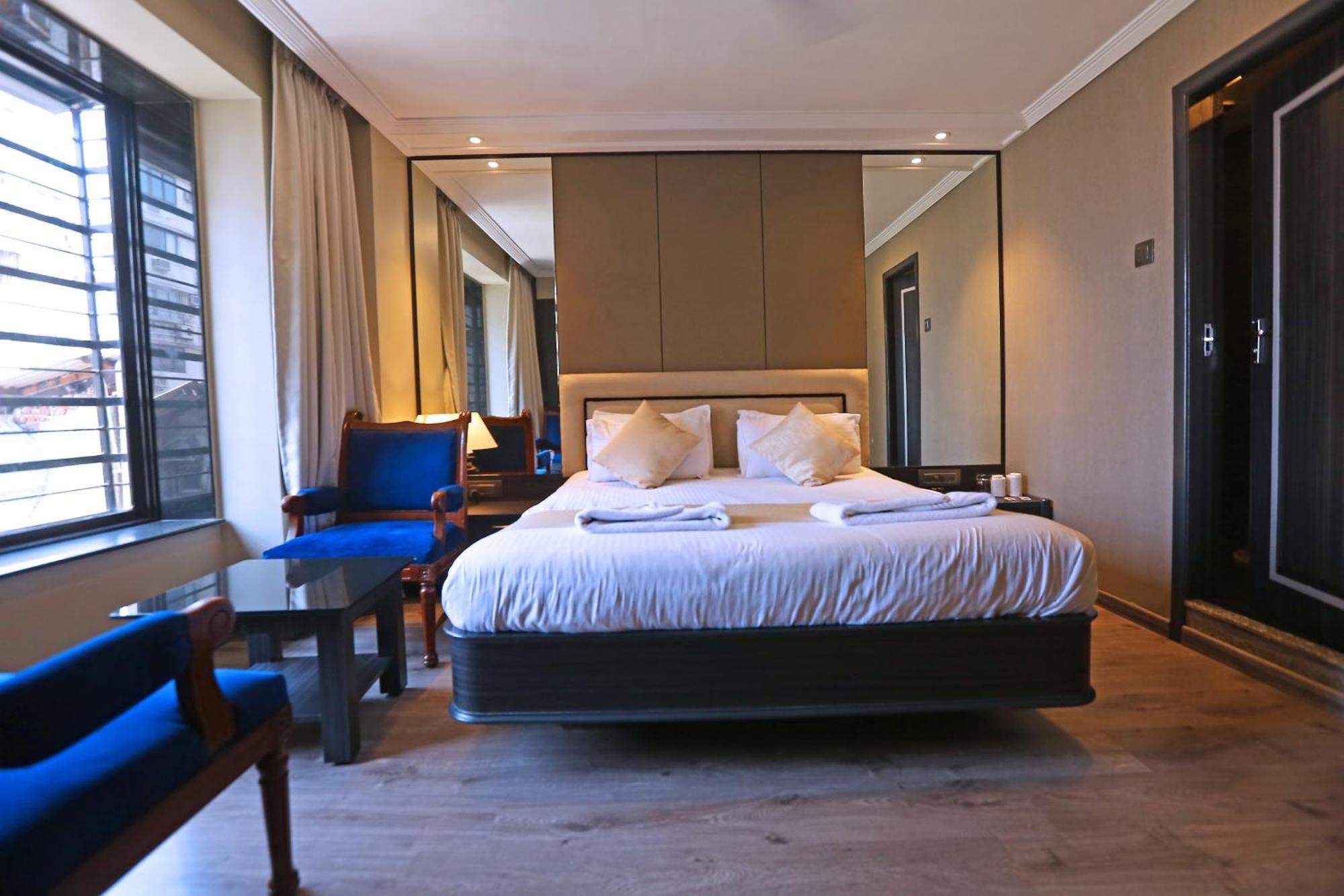 The Grand Vasant Kunj Road Delhi Airport Hotel 4*