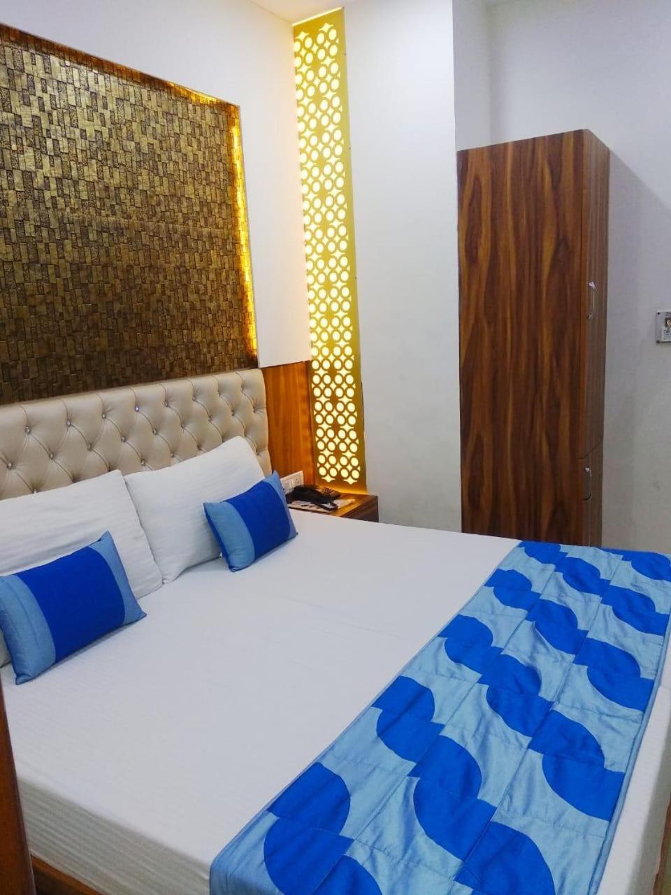 Hotel Spb 87 Near Karol Bagh Metro Station 3*