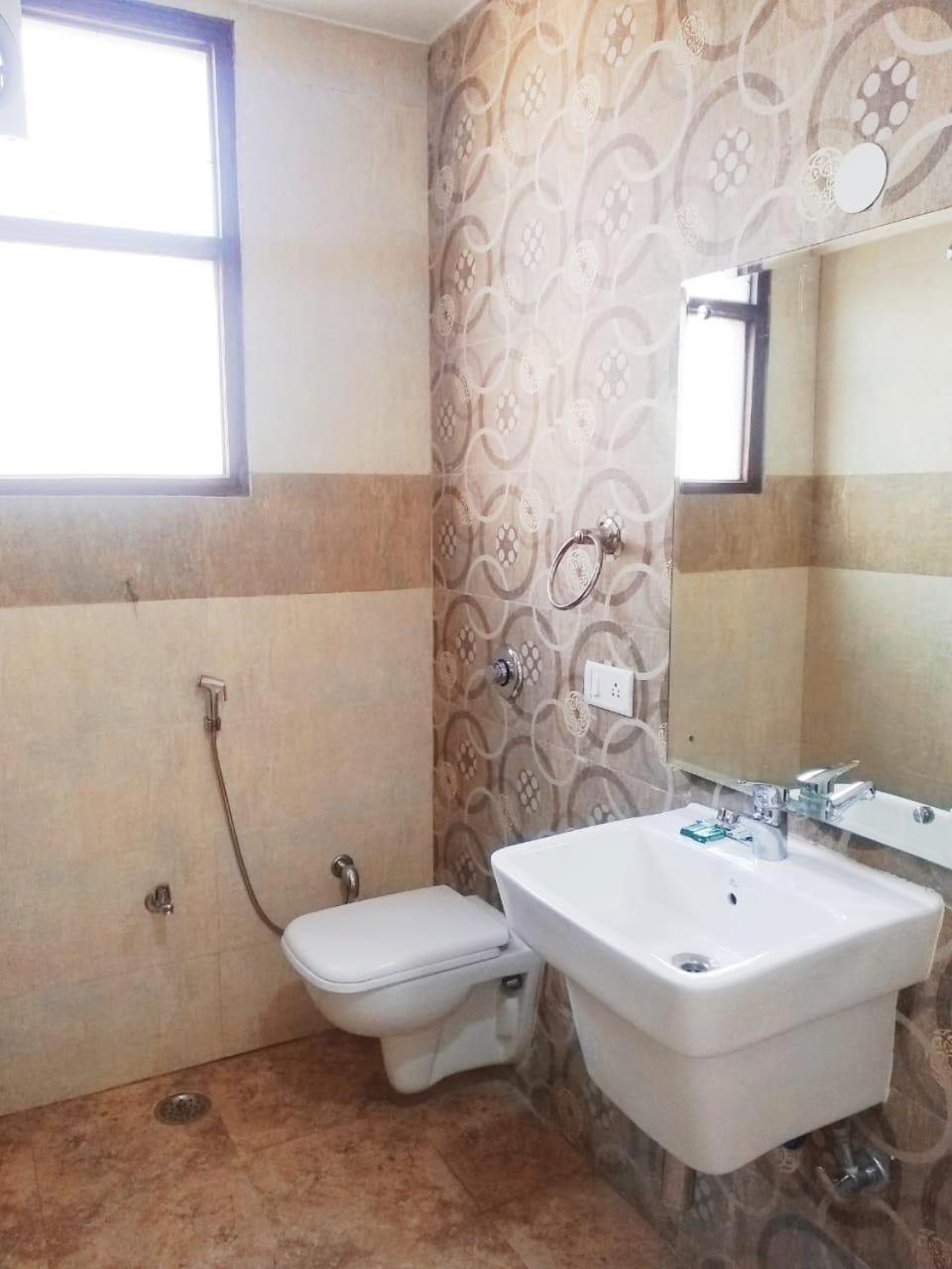 Hotel Spb 87 Near Karol Bagh Metro Station 3*
