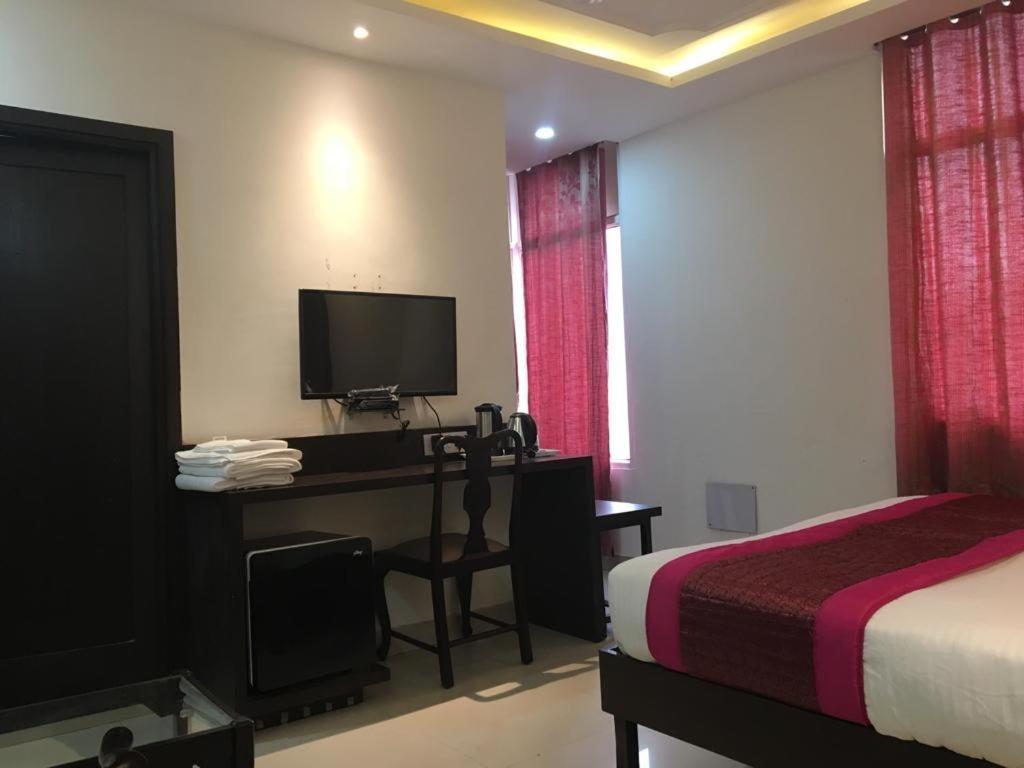 Hotel Spb 87 Near Karol Bagh Metro Station 3*