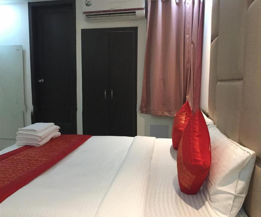 Spb 87 Near Karol Bagh Metro Station Delhi (National Capital Territory of India)