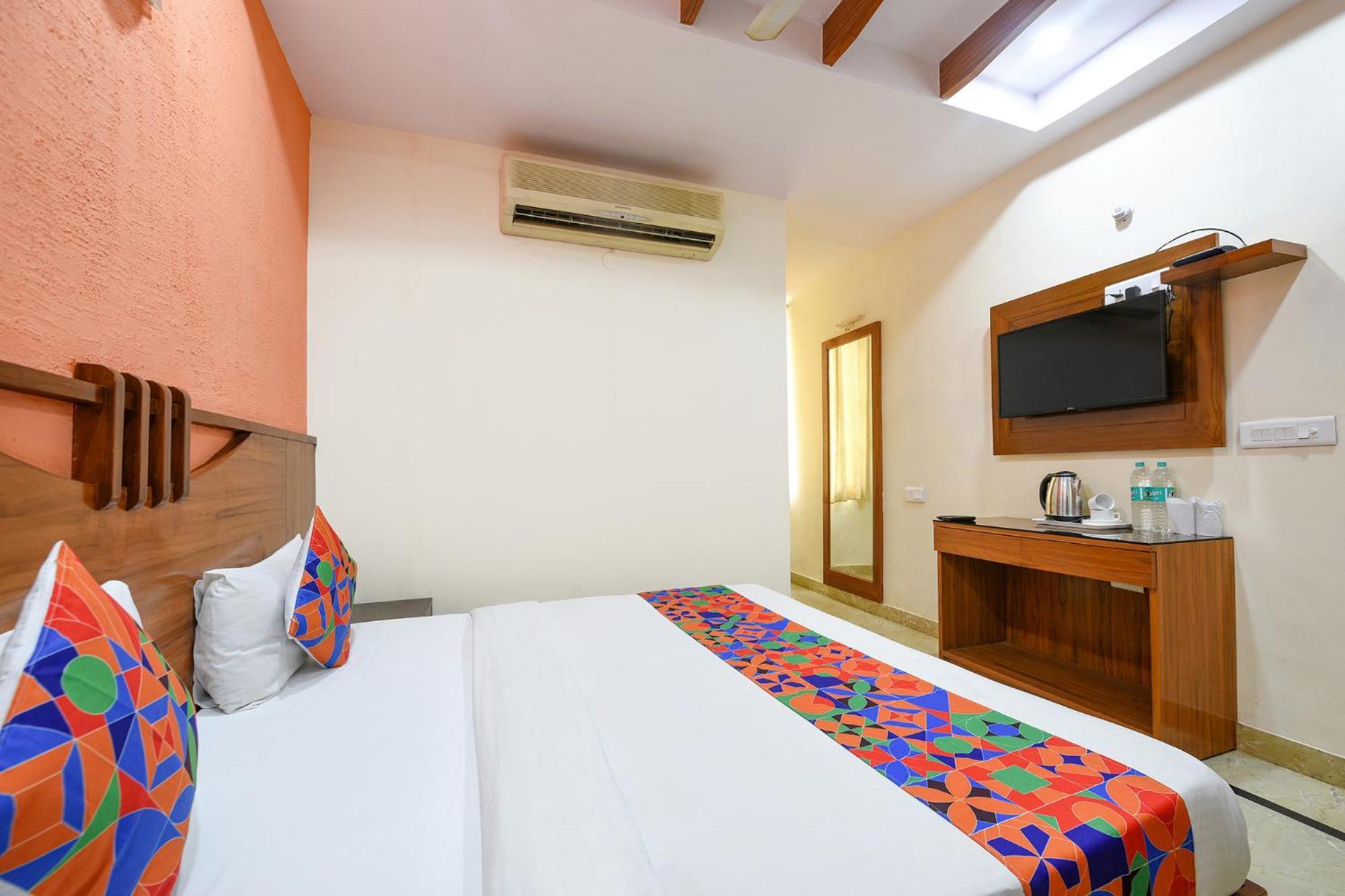 Hotel Fabhotel Jaggi Palace Karol Bagh 3*