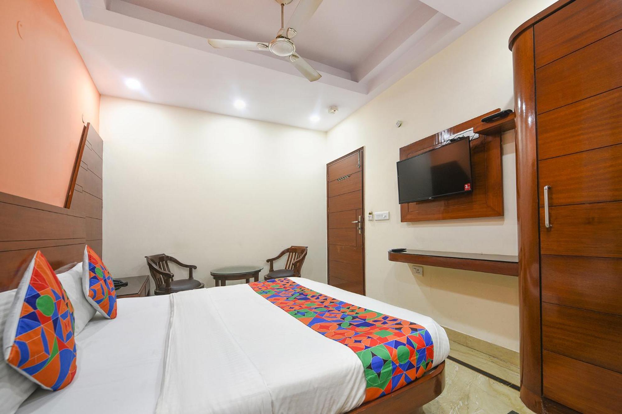 Fabhotel Jaggi Palace Karol Bagh 3*