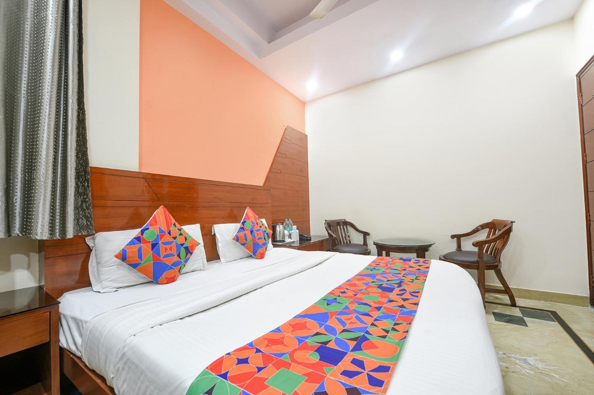 Hotel Fabhotel Jaggi Palace Karol Bagh 3*